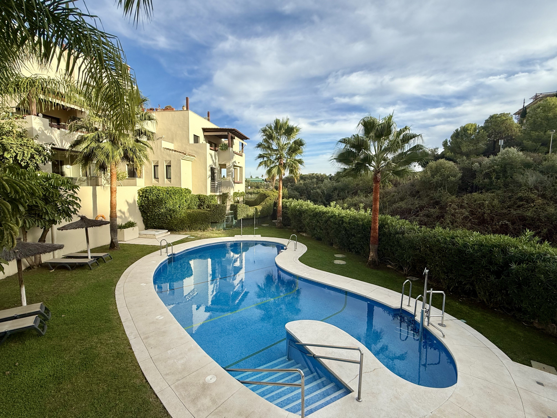 Bright and excellently located in the lower area of Selwo - Estepona