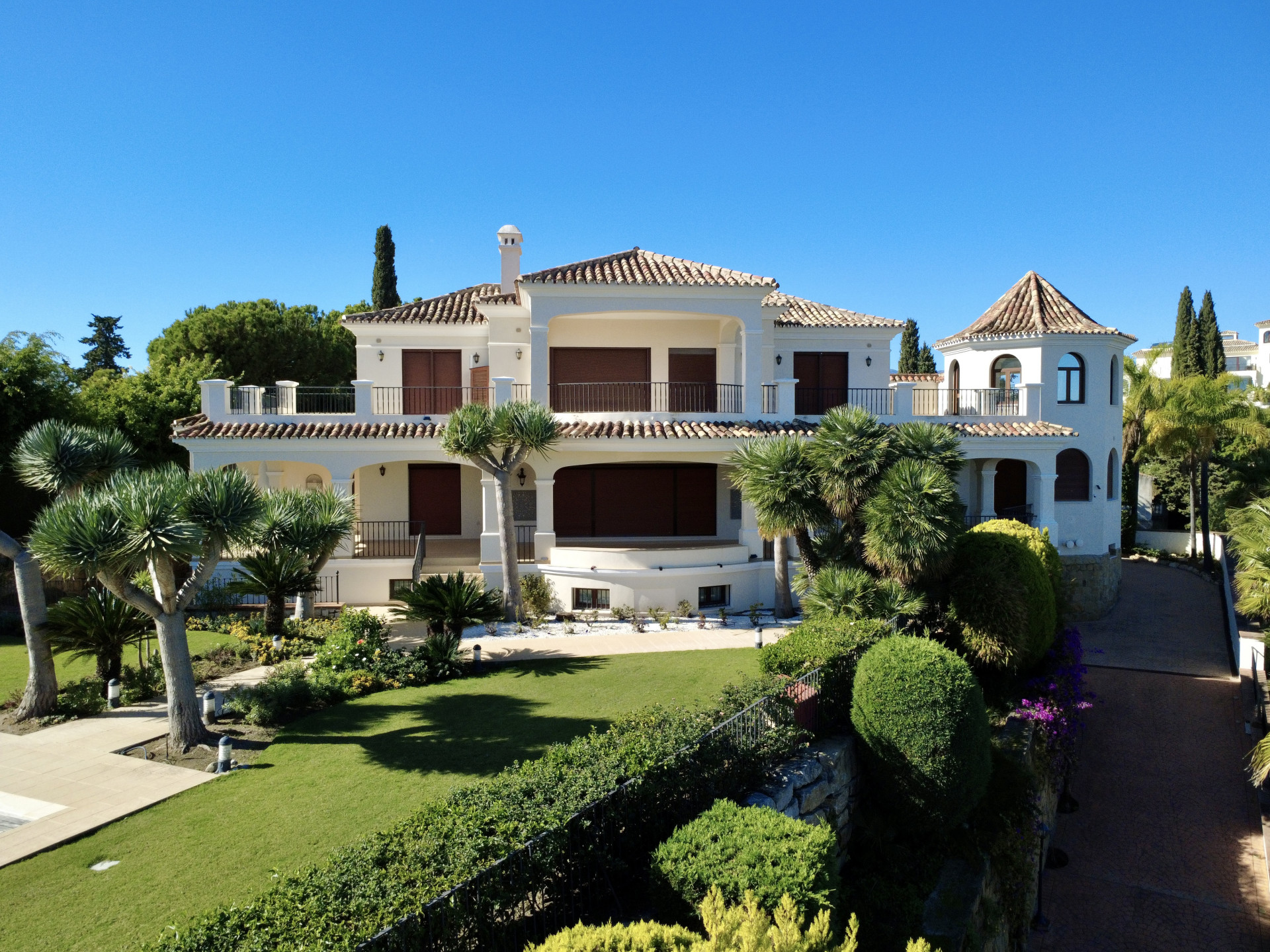 Impresionante y lujosa villa totalmente renovada con vistas panorámicas al mar en Paraíso Alto, Benahavís