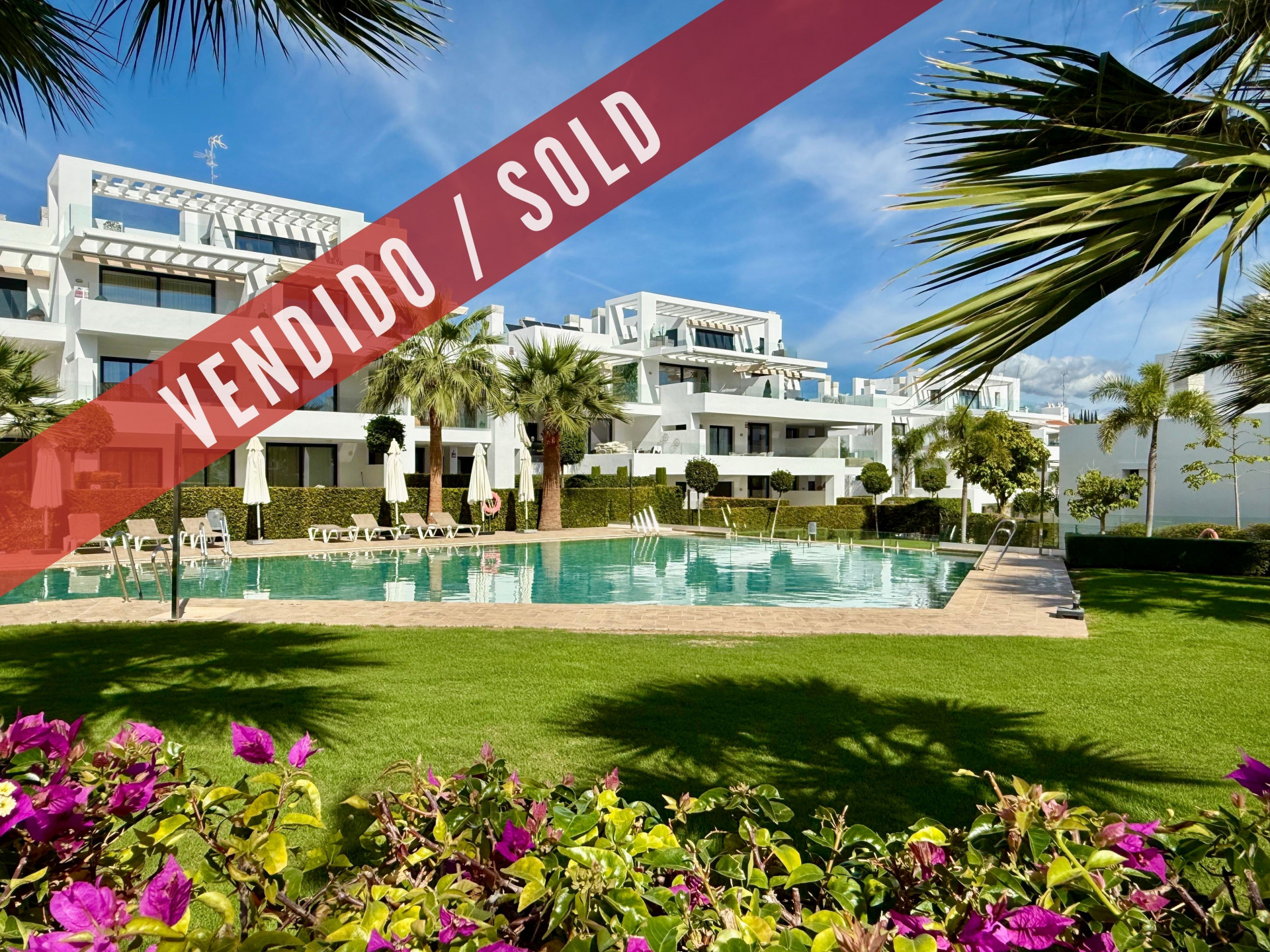 Luxurious and spacious South-West facing corner apartment with private garden in Cortijo del Golf,  Estepona East