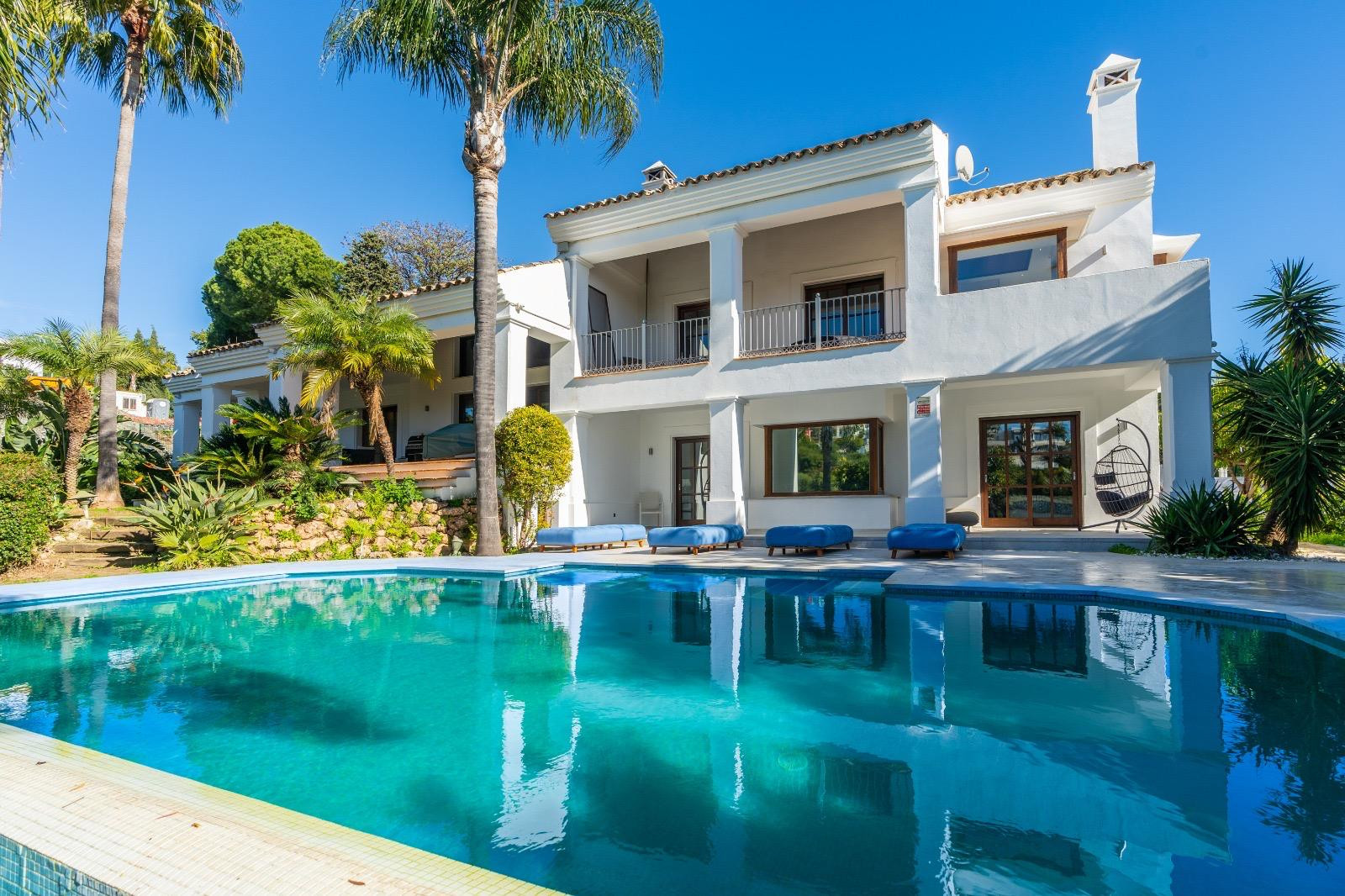 Villa exclusive en première ligne de golf à El Paraíso, Estepona