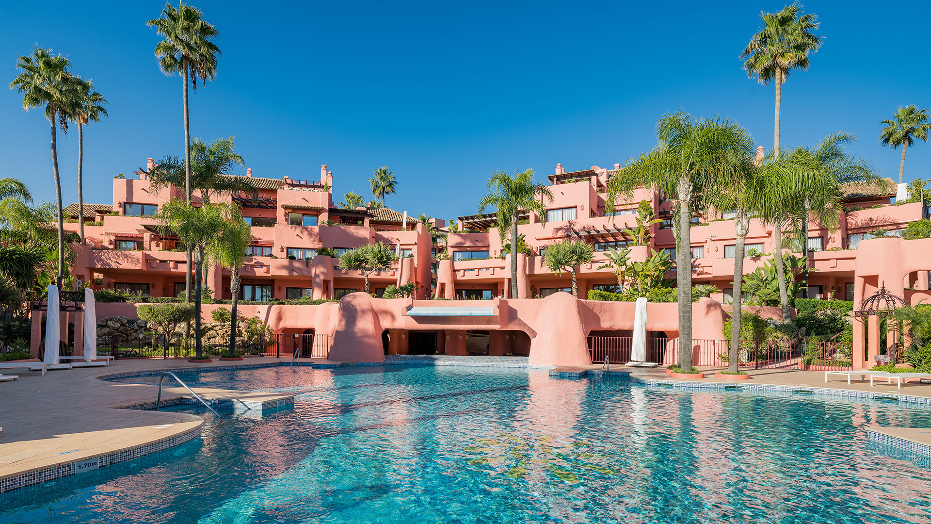 A true oasis between Marbella and Estepona’s most desirable coastal zones