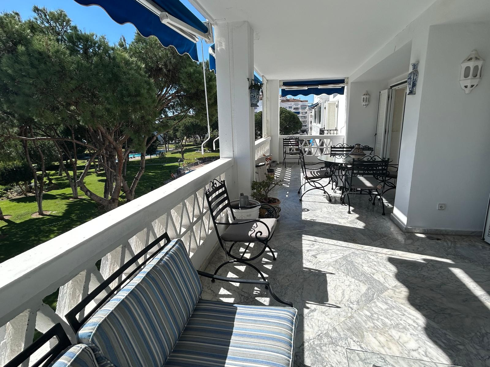 Appartement de luxe exclusif à Puerto Banús avec accès direct à la plage et à Puerto Banús