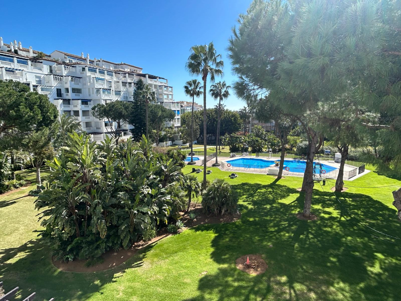 Appartement de luxe exclusif à Puerto Banús avec accès direct à la plage et à Puerto Banús