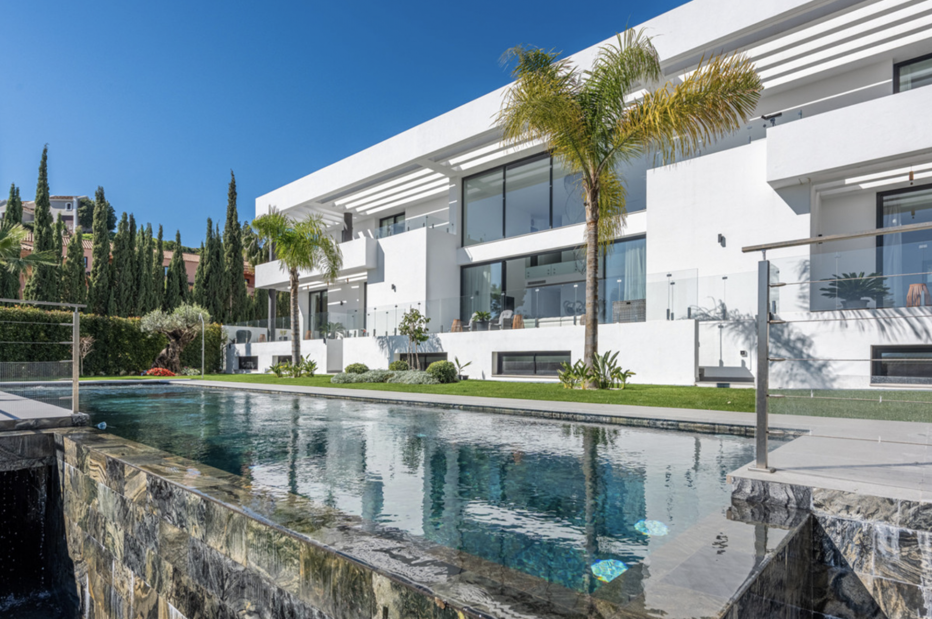 Luxury Villa with mountain and sea views in El Paraiso Alto