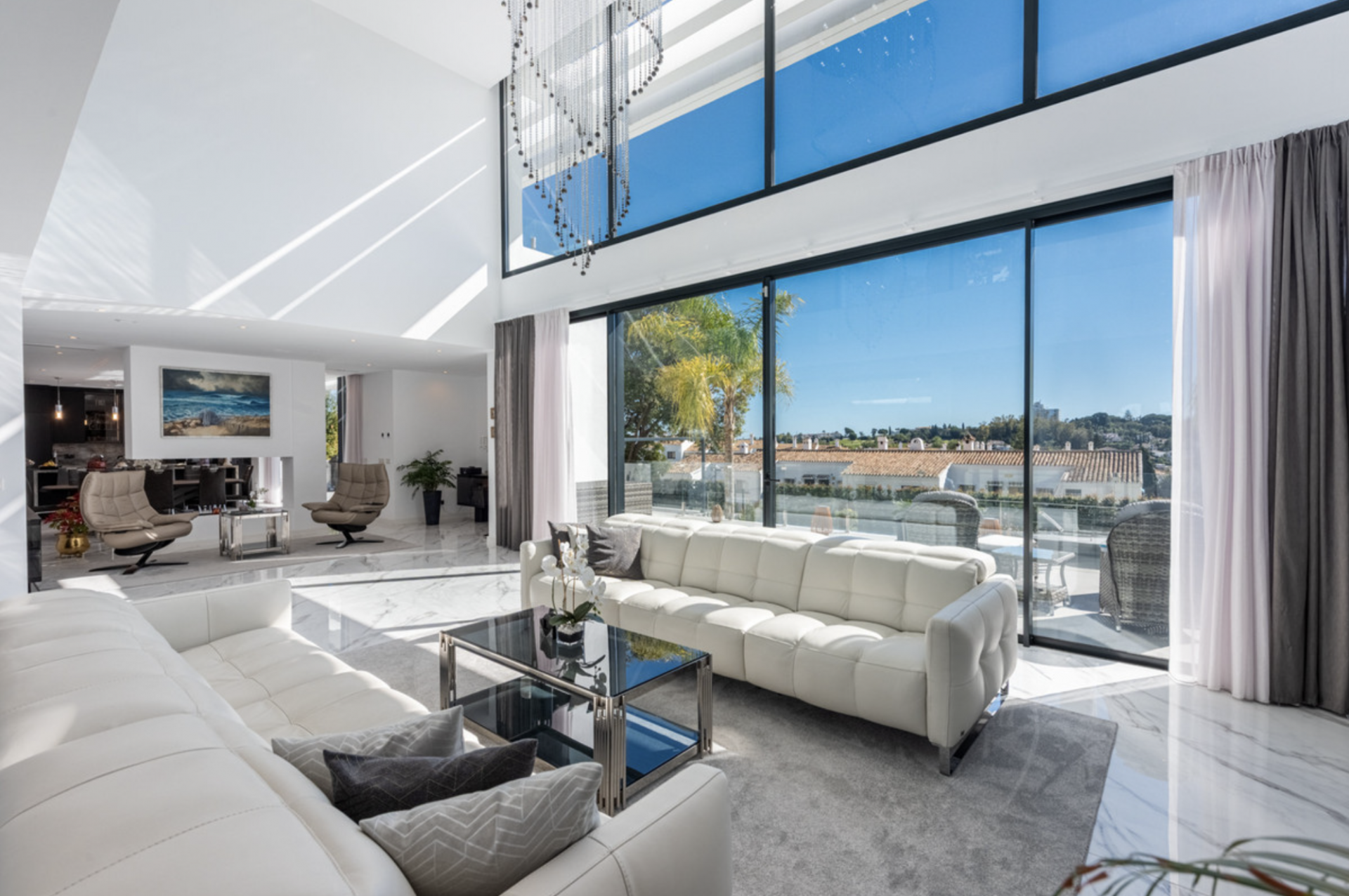 Luxury Villa with mountain and sea views in El Paraiso Alto