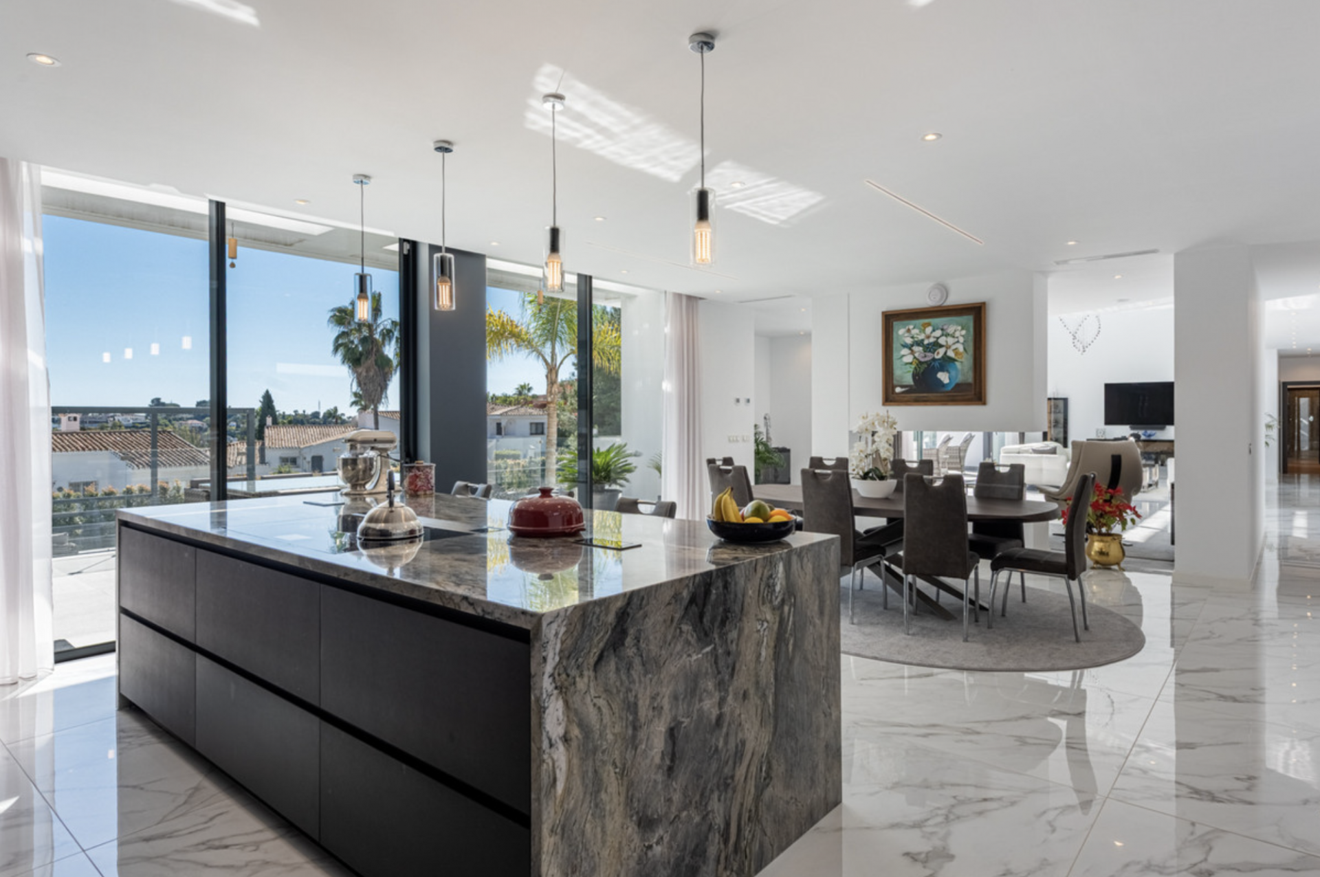 Luxury Villa with mountain and sea views in El Paraiso Alto