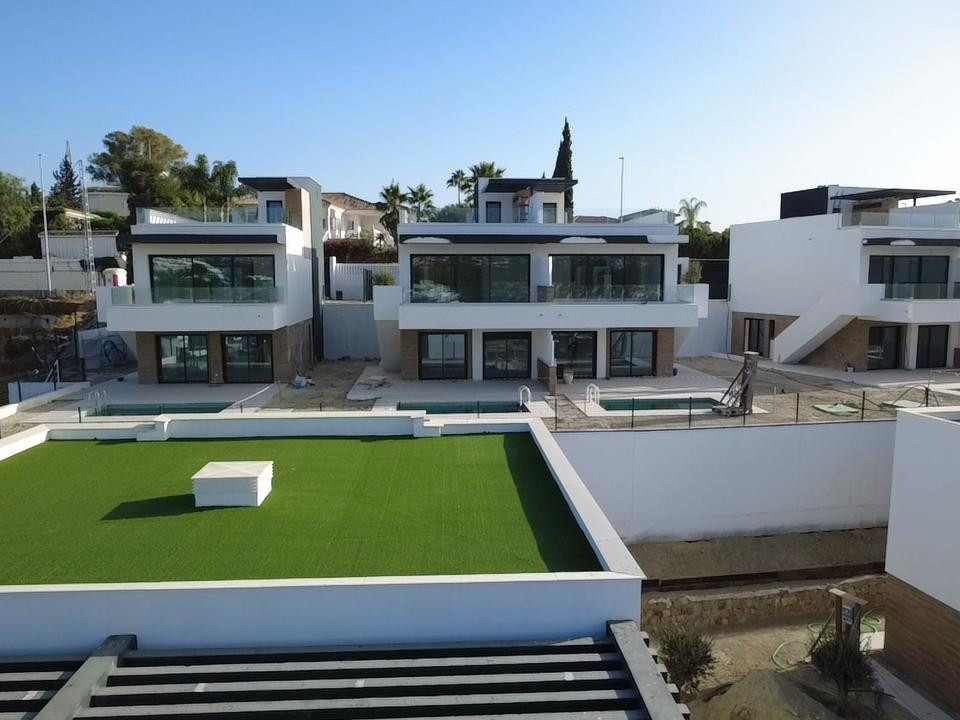Chalet adosado con piscina privada junto al campo de golf Atalaya