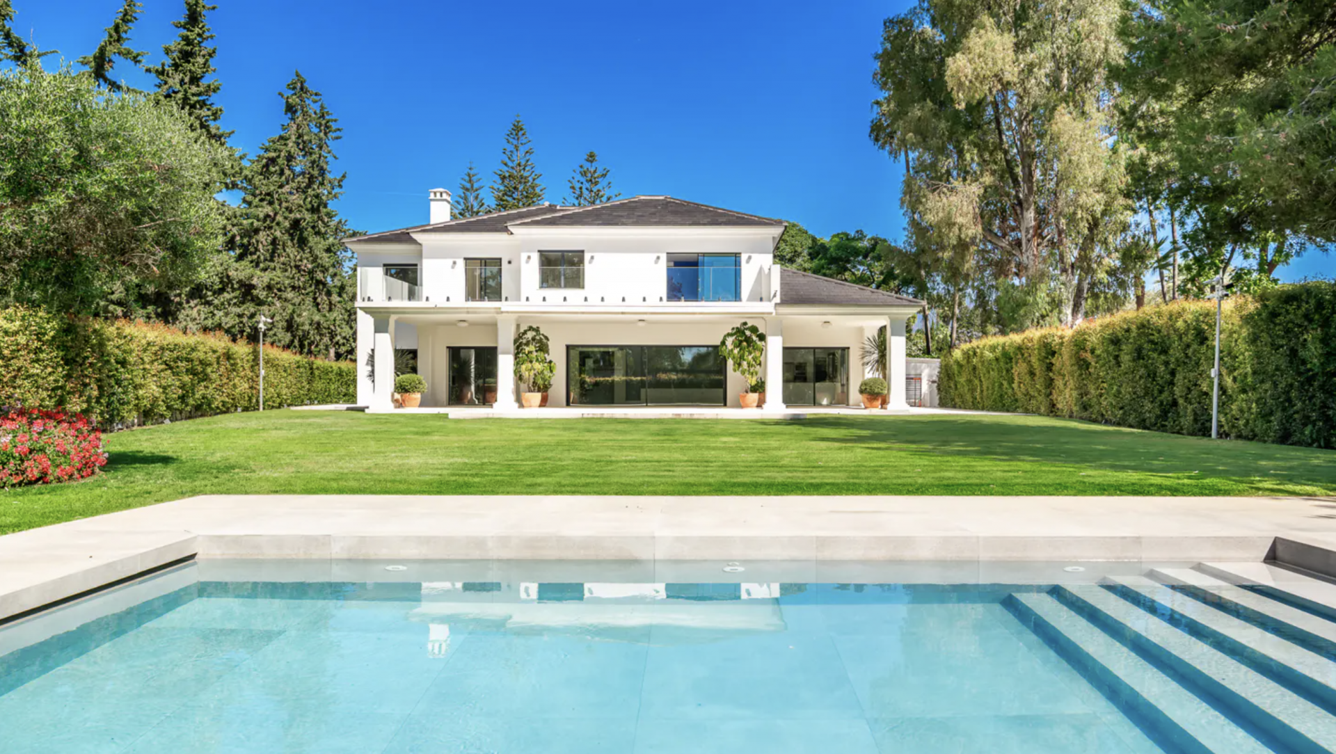 Exclusive Contemporary Villa on the Second Line Beach