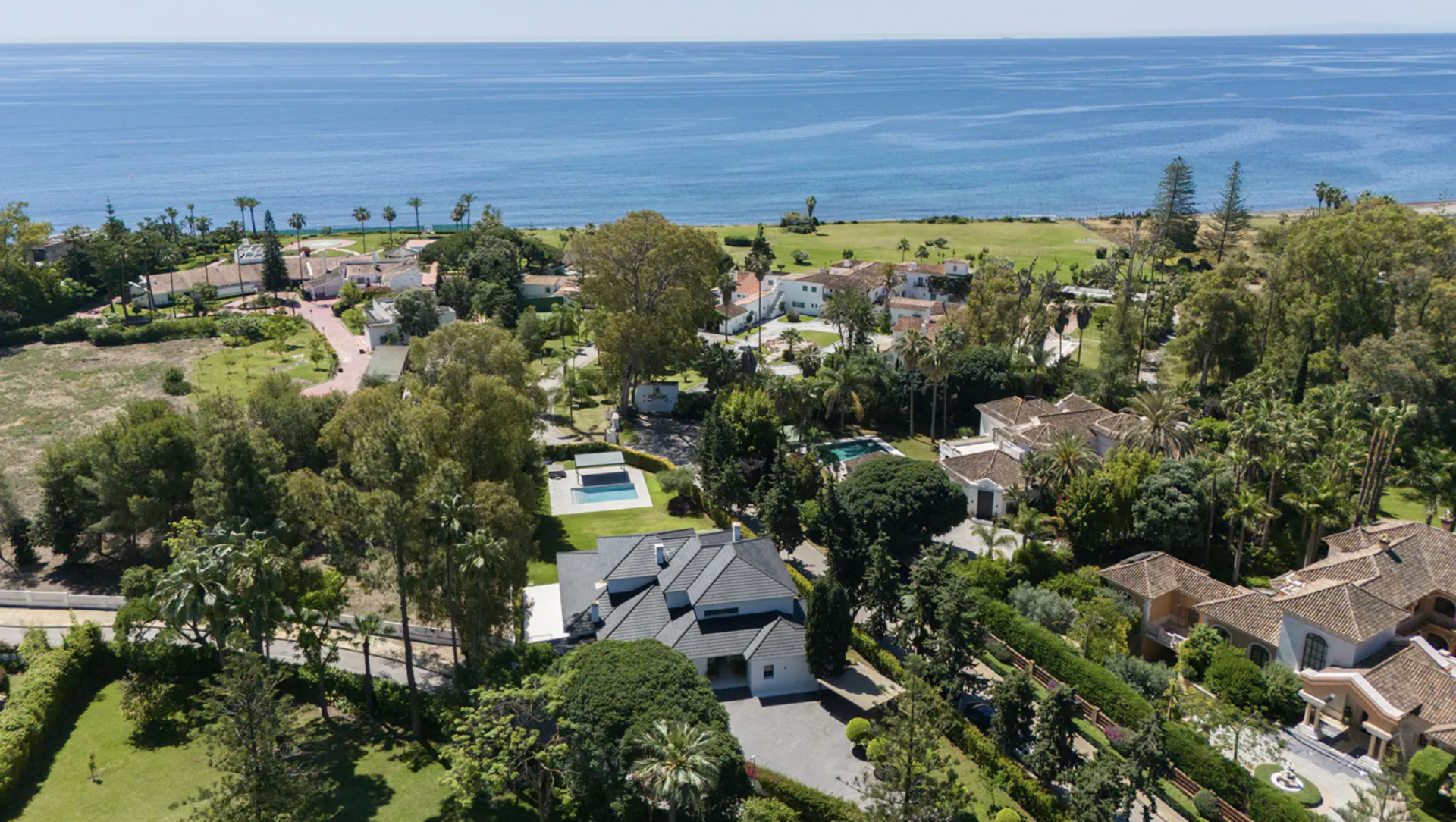 Exclusive Contemporary Villa on the Second Line Beach