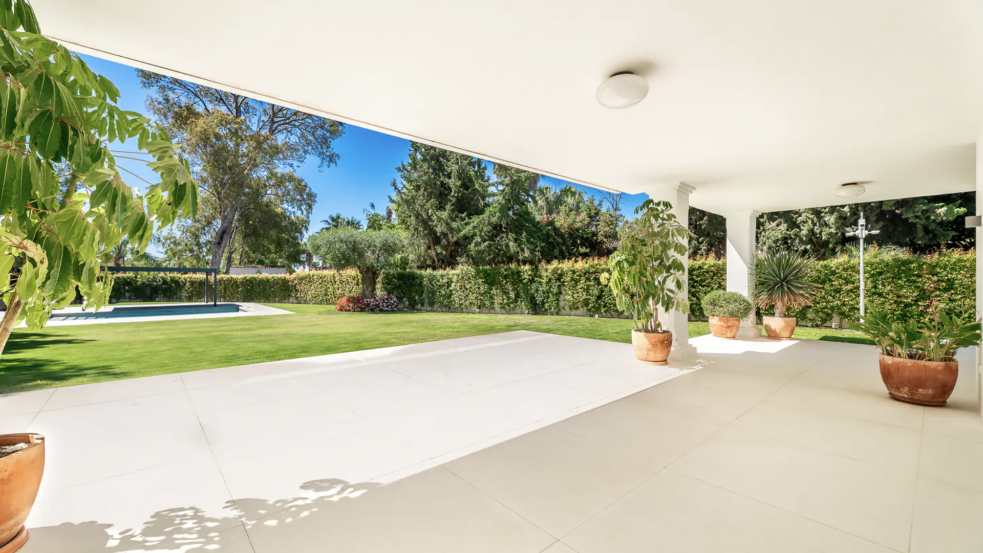 Exclusive Contemporary Villa on the Second Line Beach