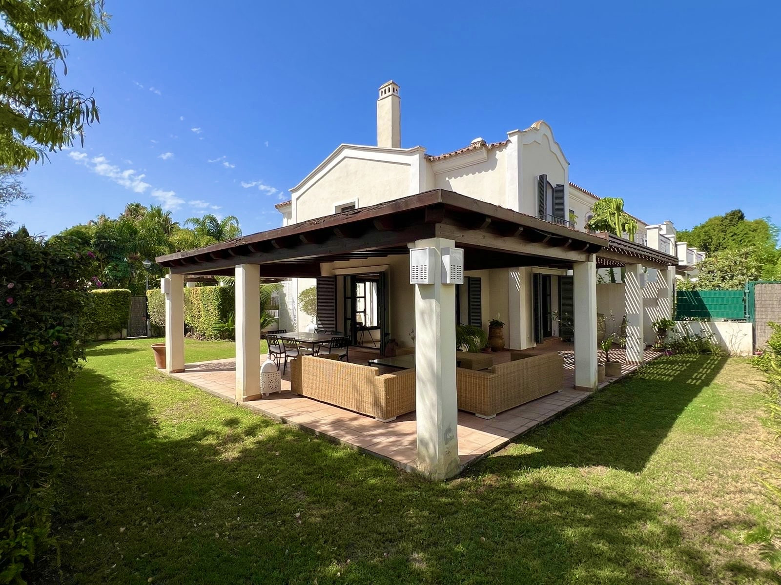 Exclusive  & Luxury corner townhouse in Guadalmina Baja