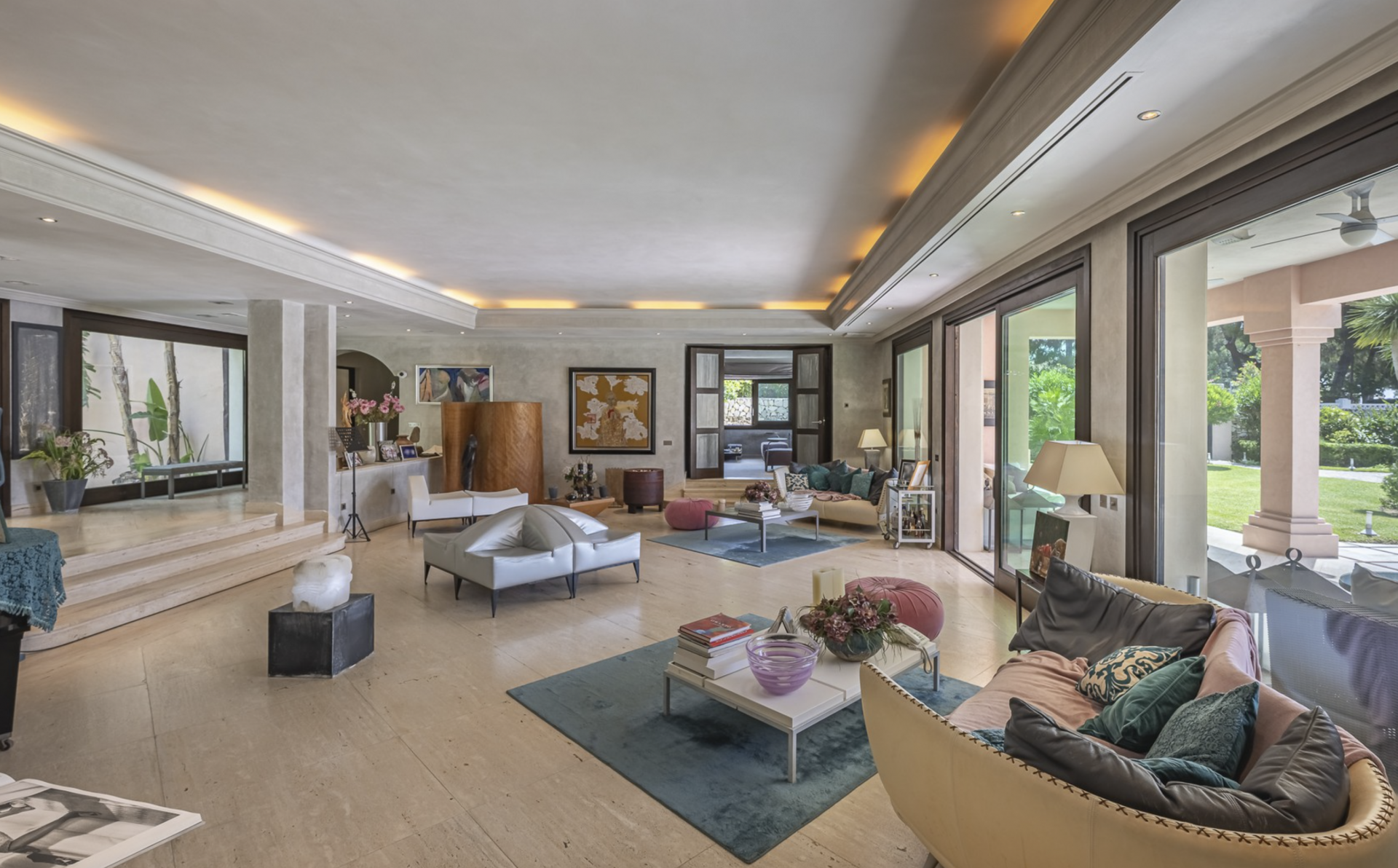 Luxury second line beach mansion in El Paraiso Bajo - Estepona