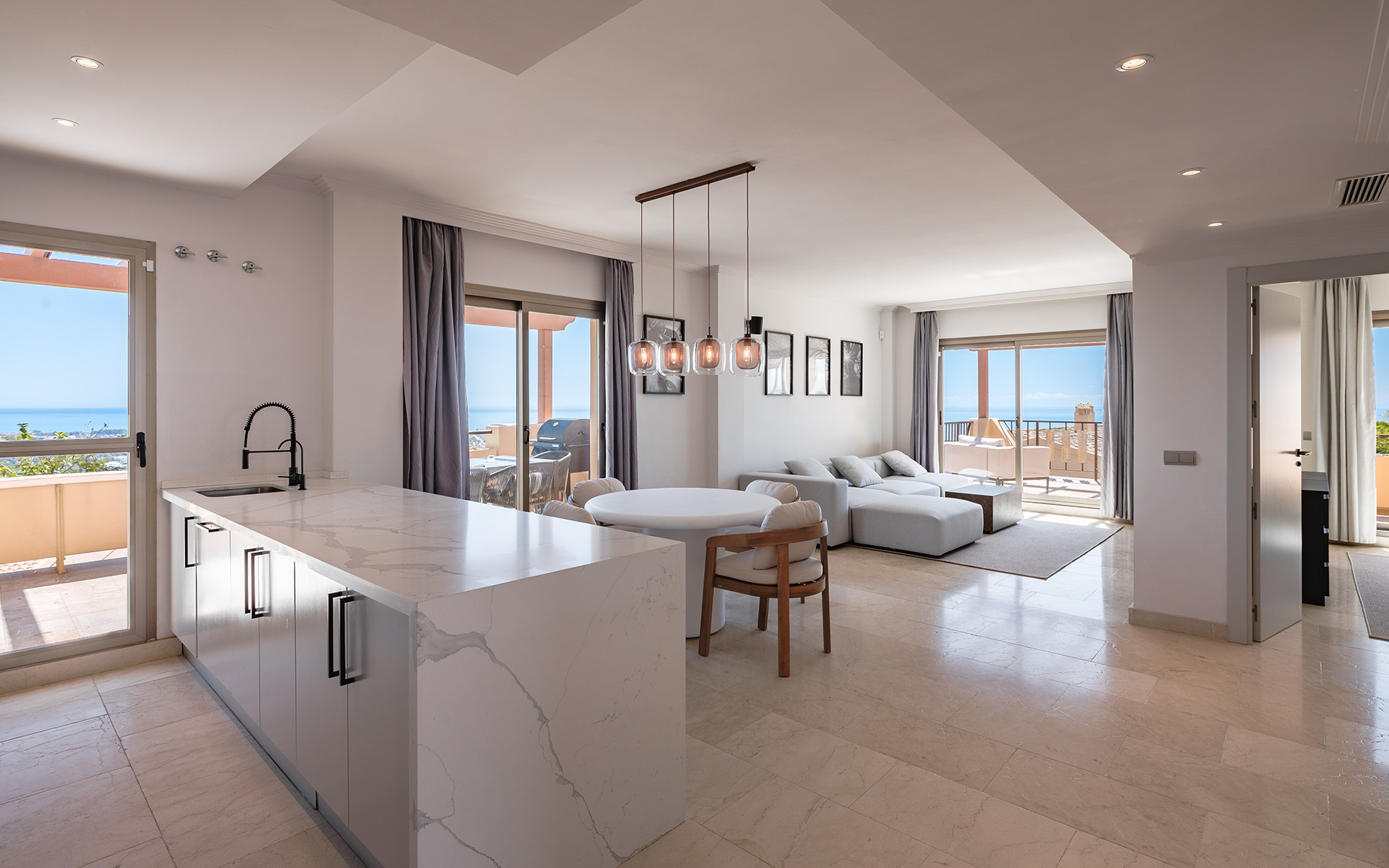 Spectacular one level penthouse with panoramic sea views in  Benahavís