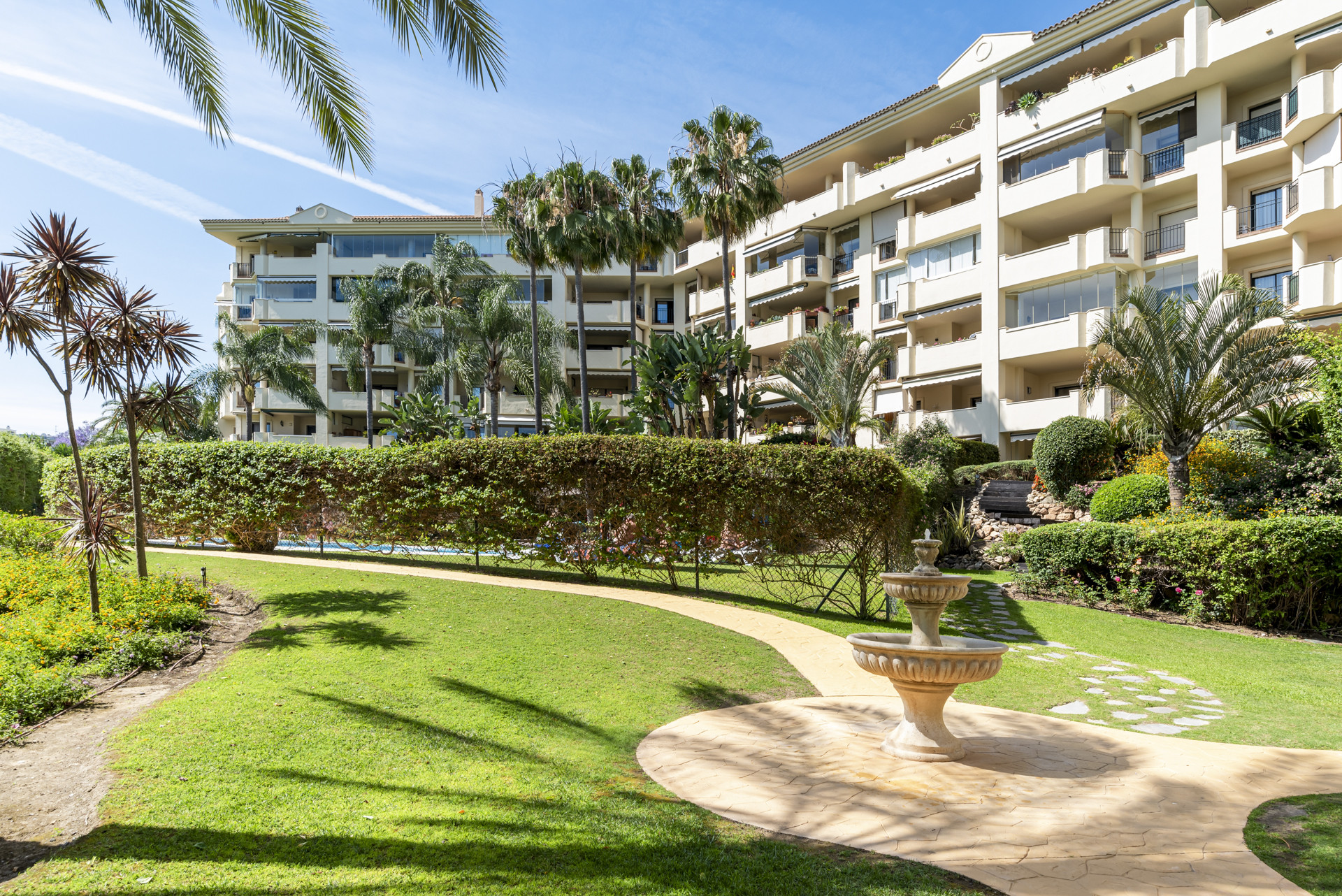 Appartement spacieux et lumineux au premier étage à Guadalmina Alta
