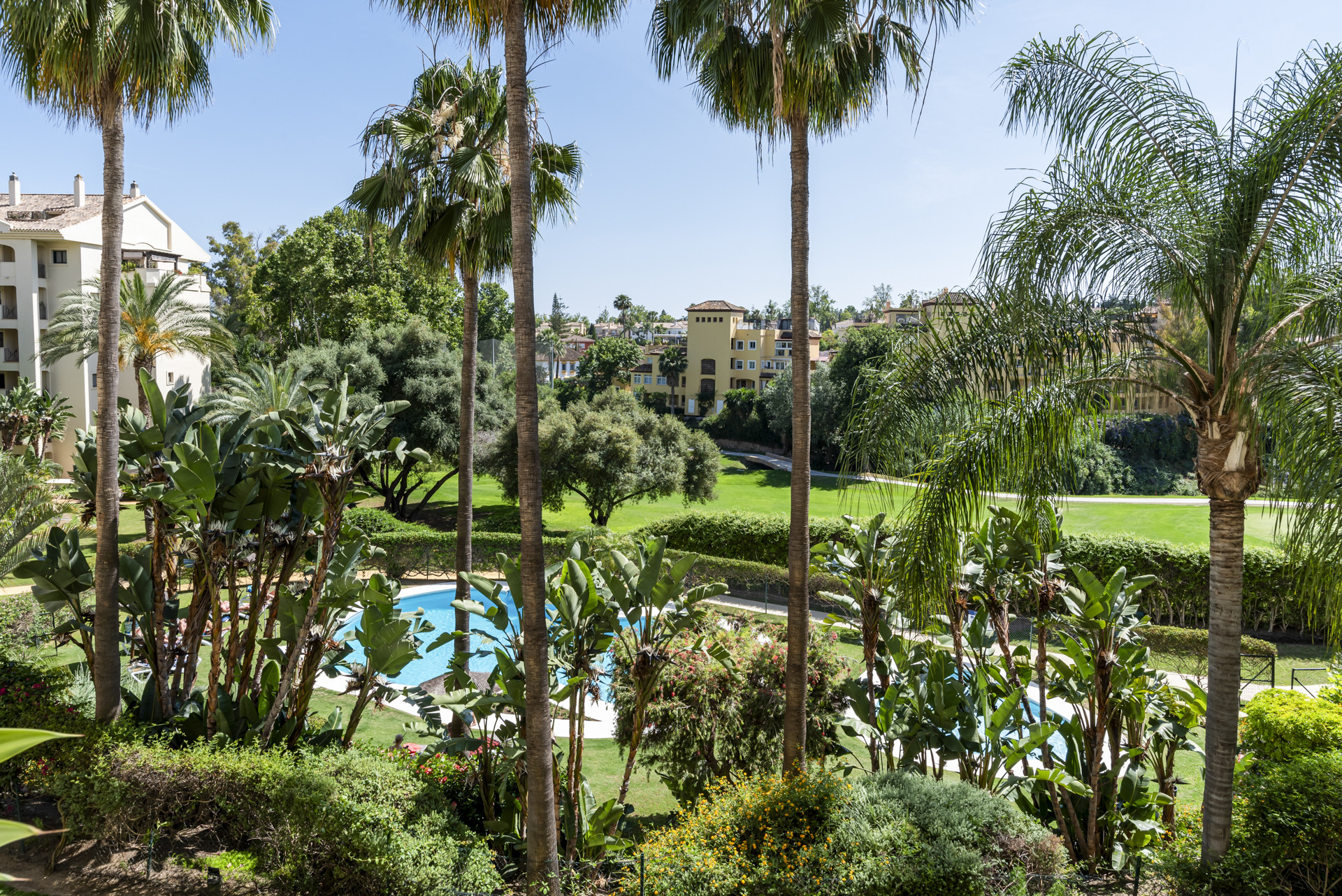 Appartement spacieux et lumineux au premier étage à Guadalmina Alta