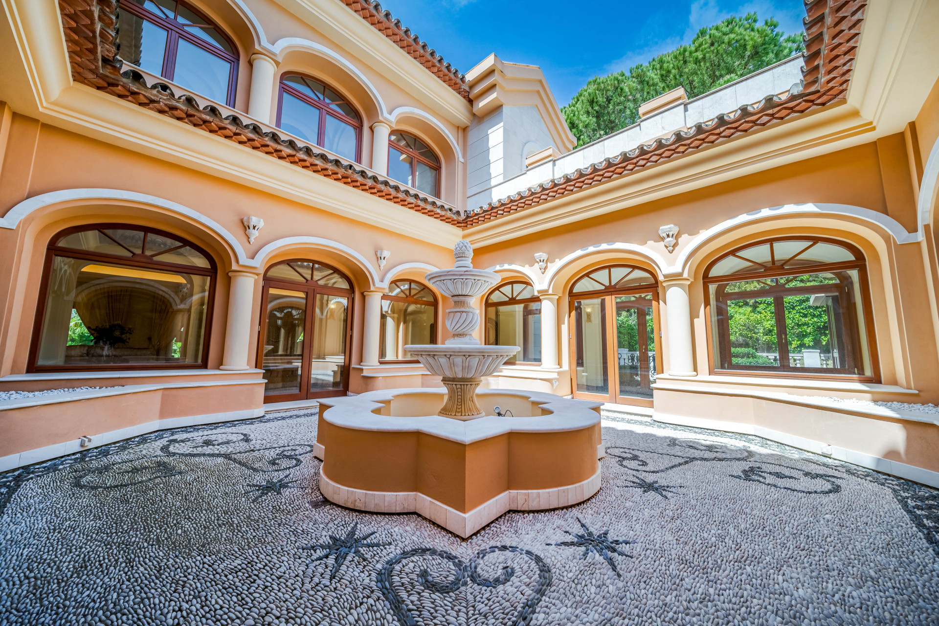 Luxurious 8-bedroom beachside Villa in Guadalmina Baja with large plot and a private Spa
