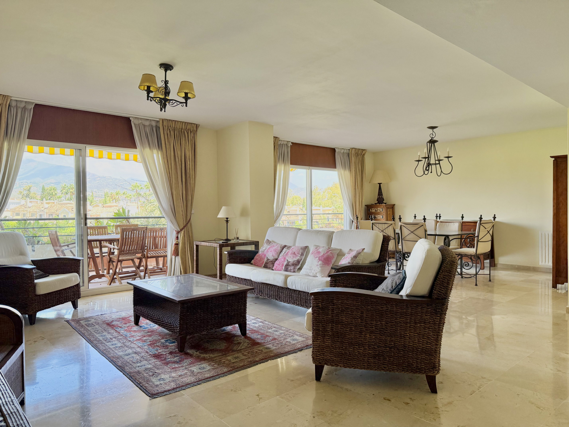 Spacious corner duplex frontline golf in Guadalmina Alta