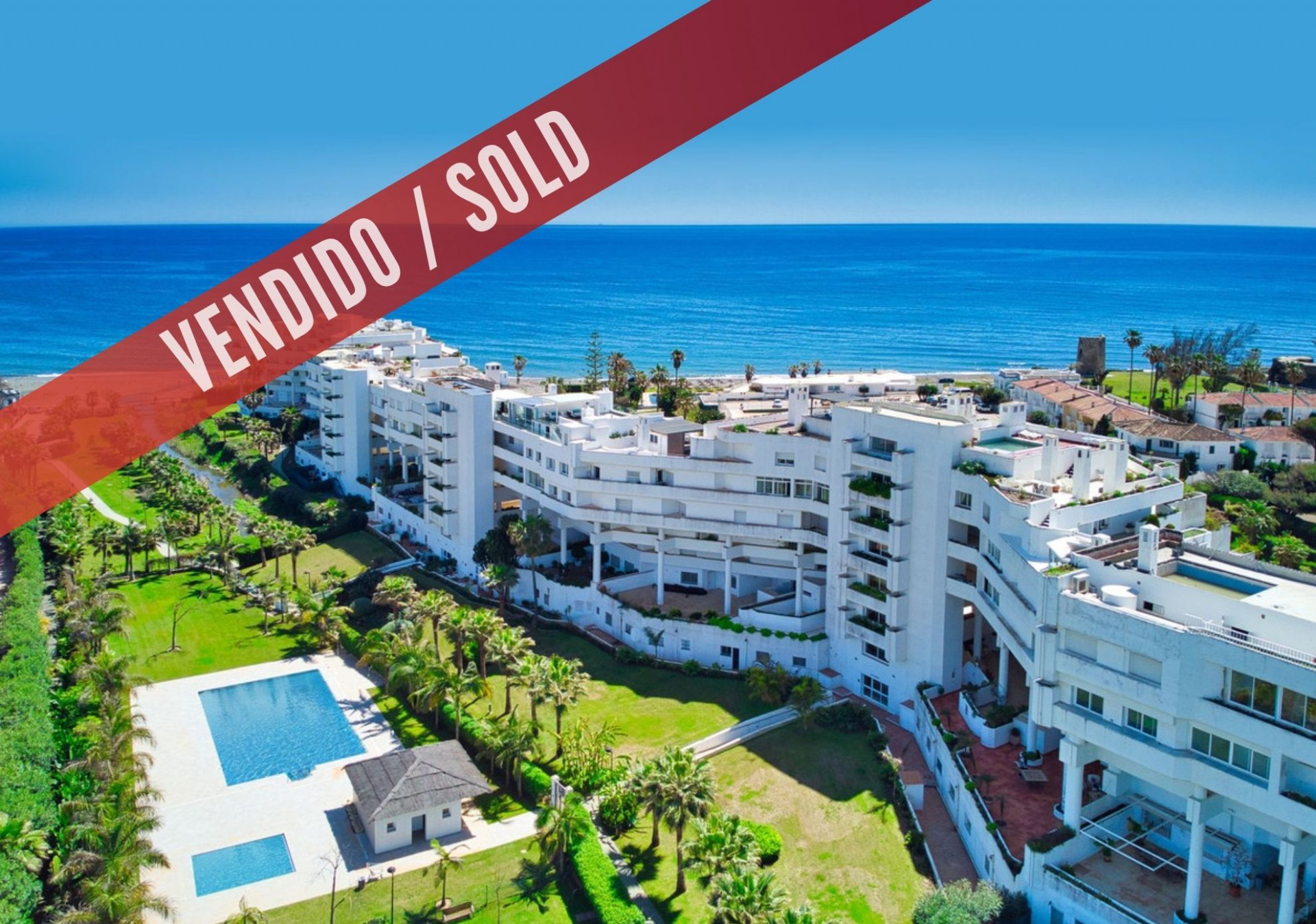 Excelente ubicación! Urbanización en primera línea de playa en Guadalmina Baja, Marbella