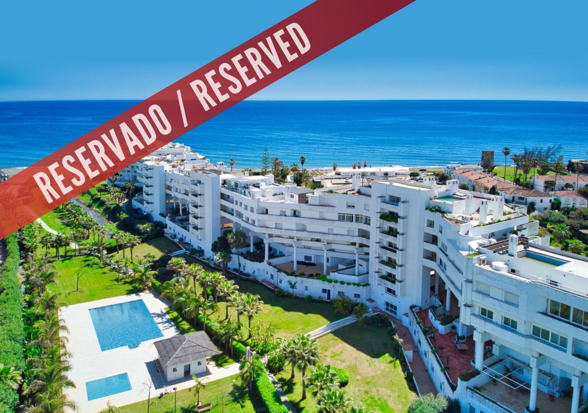 Excellent location! Beachfront urbanization in Guadalmina Baja, Marbella.