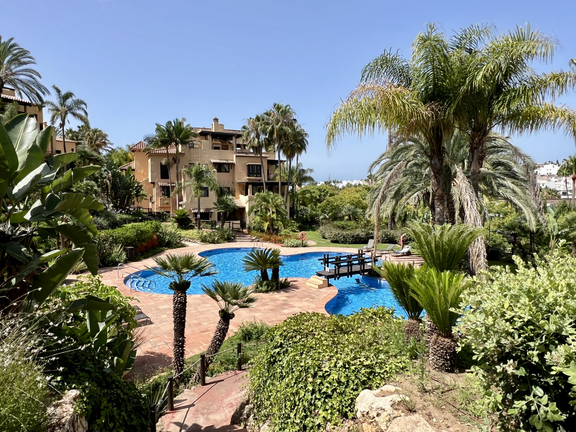Exceptional opportunity!! corner ground floor apartment in El Campanario. An ideal renovation project