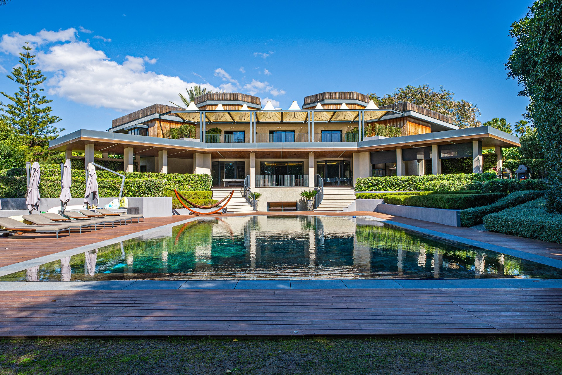 Exclusive Frontline Golf Villa in Guadalmina Baja