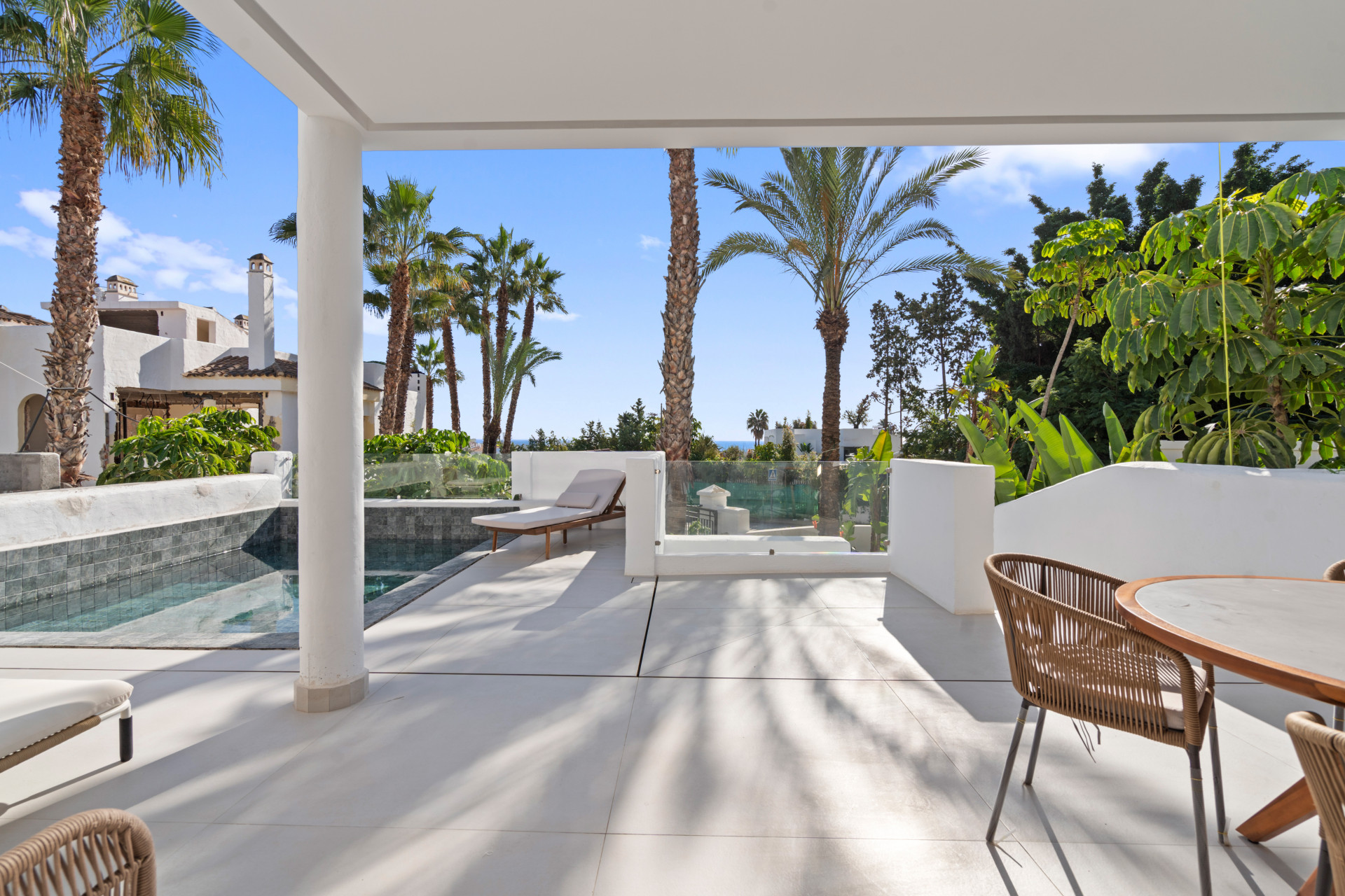 New and exclusive luxury housing development next to El Paraiso Golf.