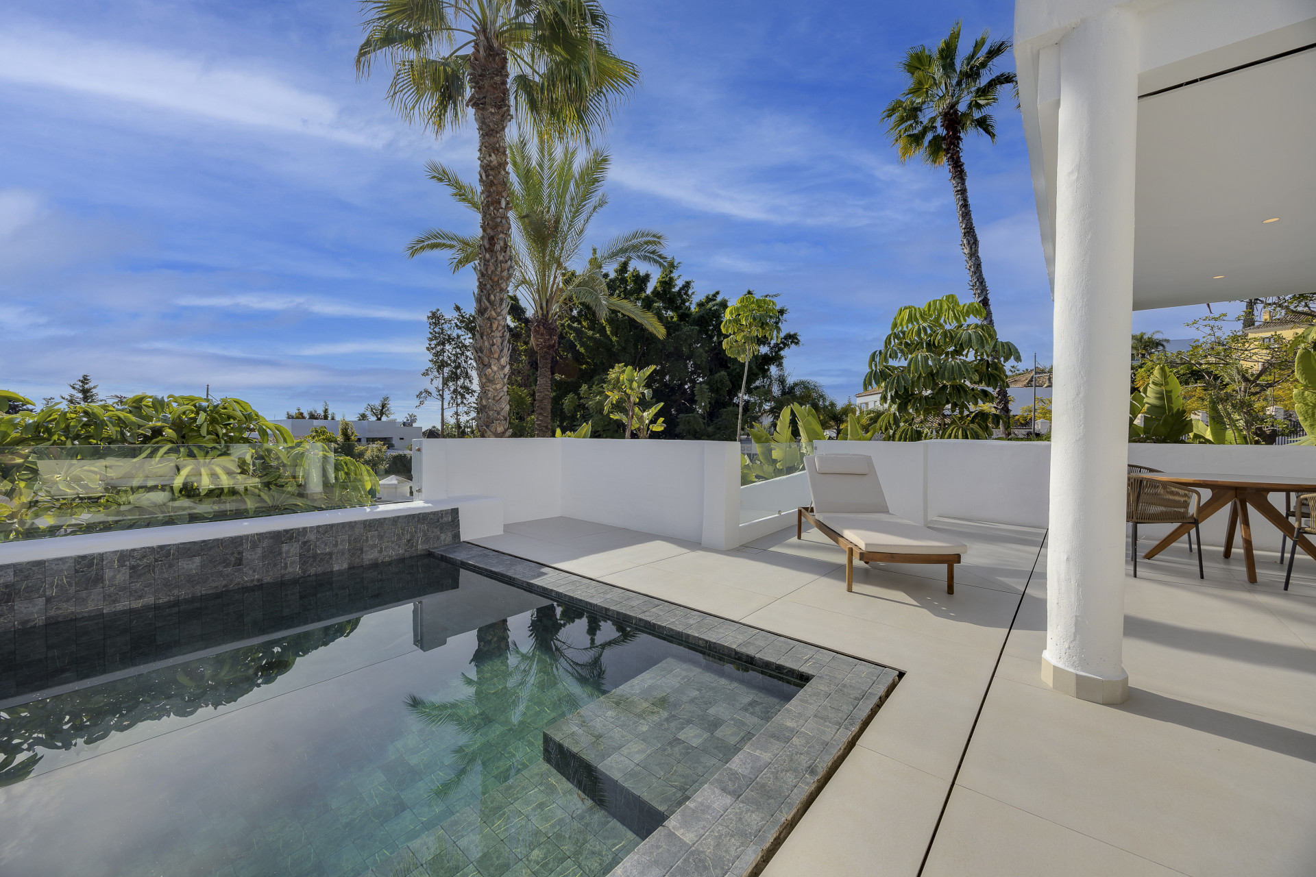 New and exclusive luxury housing development next to El Paraiso Golf.