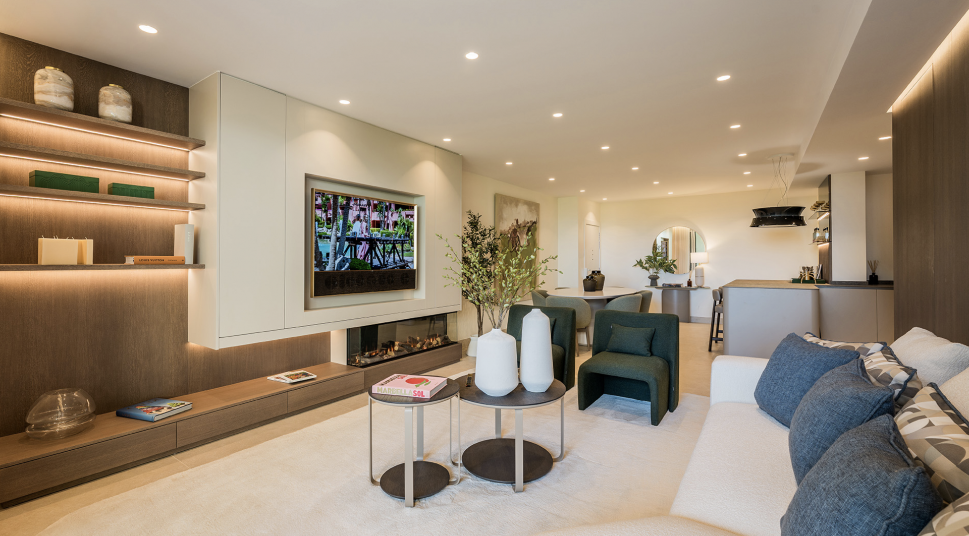 Ground floor apartment in a luxurious first line beach community located at one of the finest beaches in Estepona