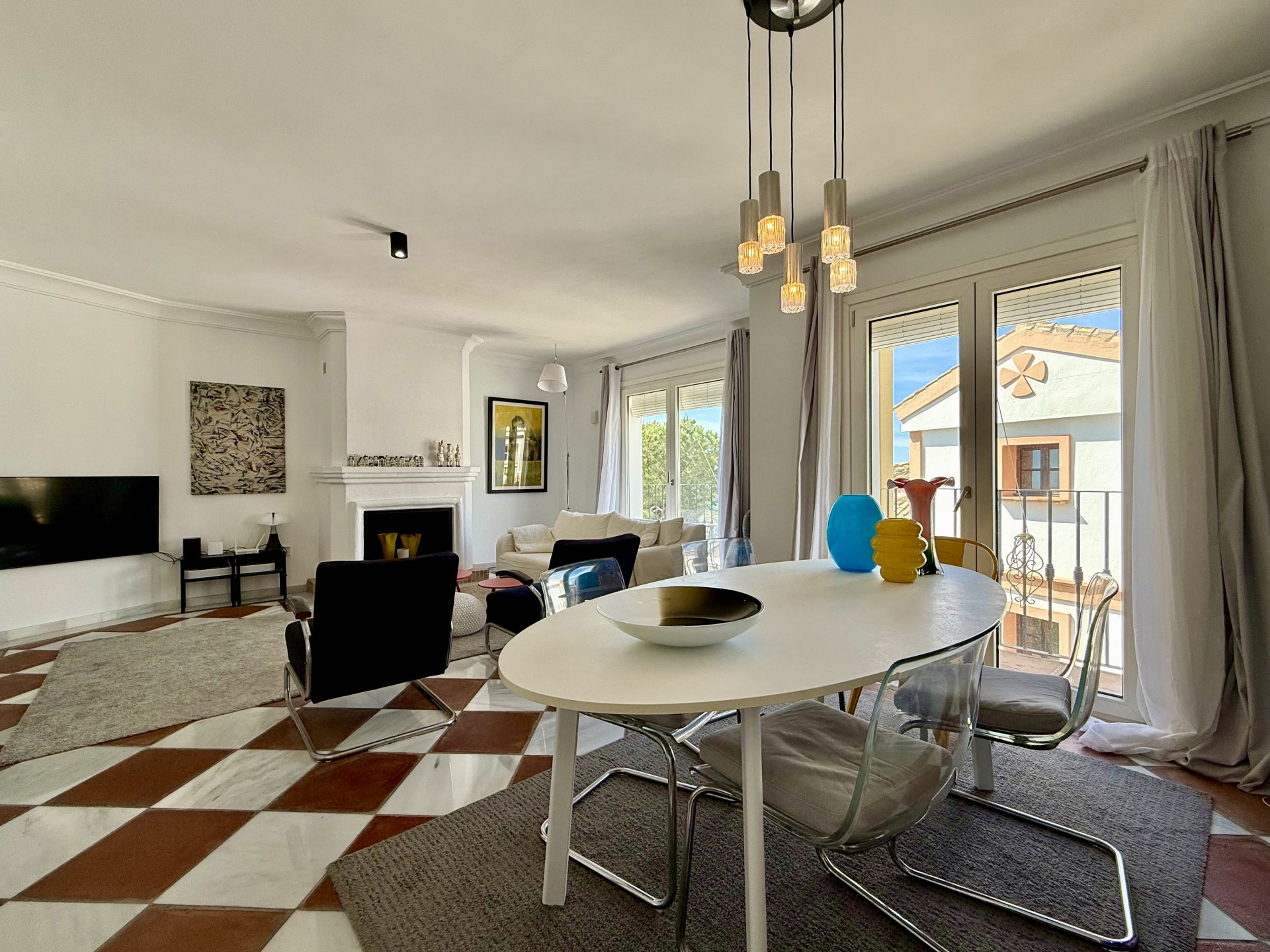 Cosy 3-bedroom townhouse nestled in the heart of La Heredia, a hilltop village celebrated for its security and timeless Andalusian soul.