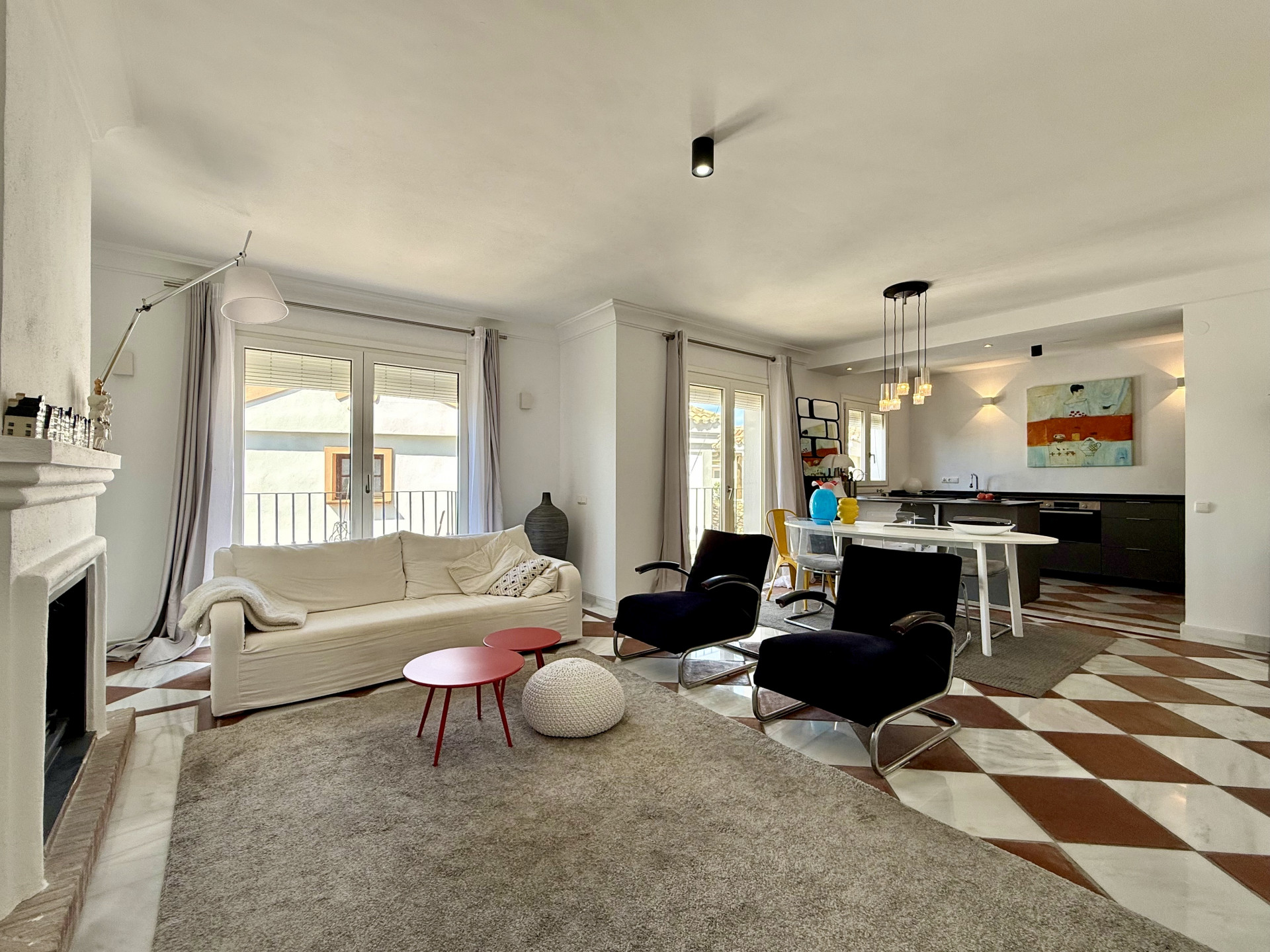 Cosy 3-bedroom townhouse nestled in the heart of La Heredia, a hilltop village celebrated for its security and timeless Andalusian soul.