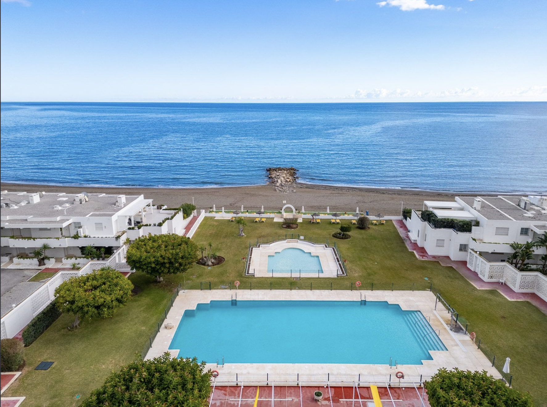 RENTAL FOR AUGUST ONLY!! First beachfront line in Guadalmina Baja