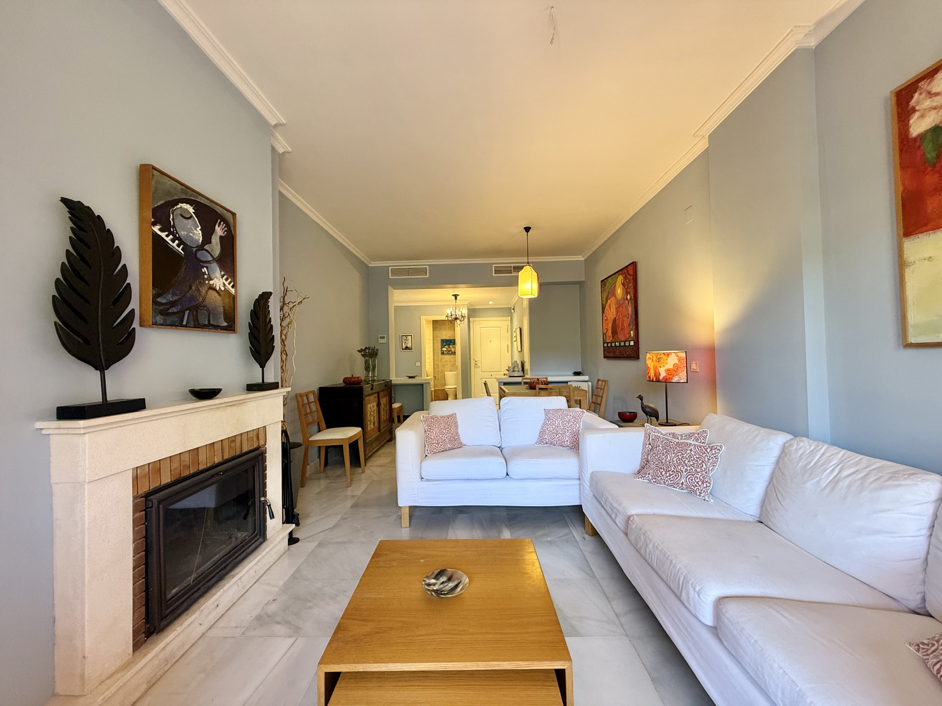 Spacious and welcoming ground-floor apartment located just  a few steps from the beach