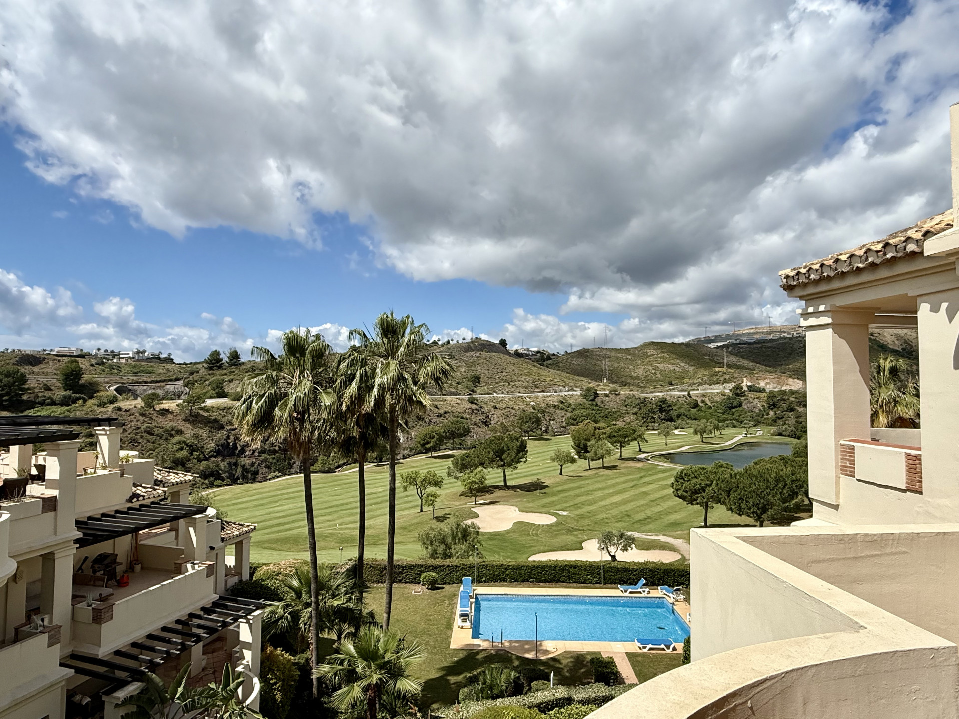 Spacious and Elegant 2-Bedroom Apartment in Capanes del Golf – Tranquility and Style