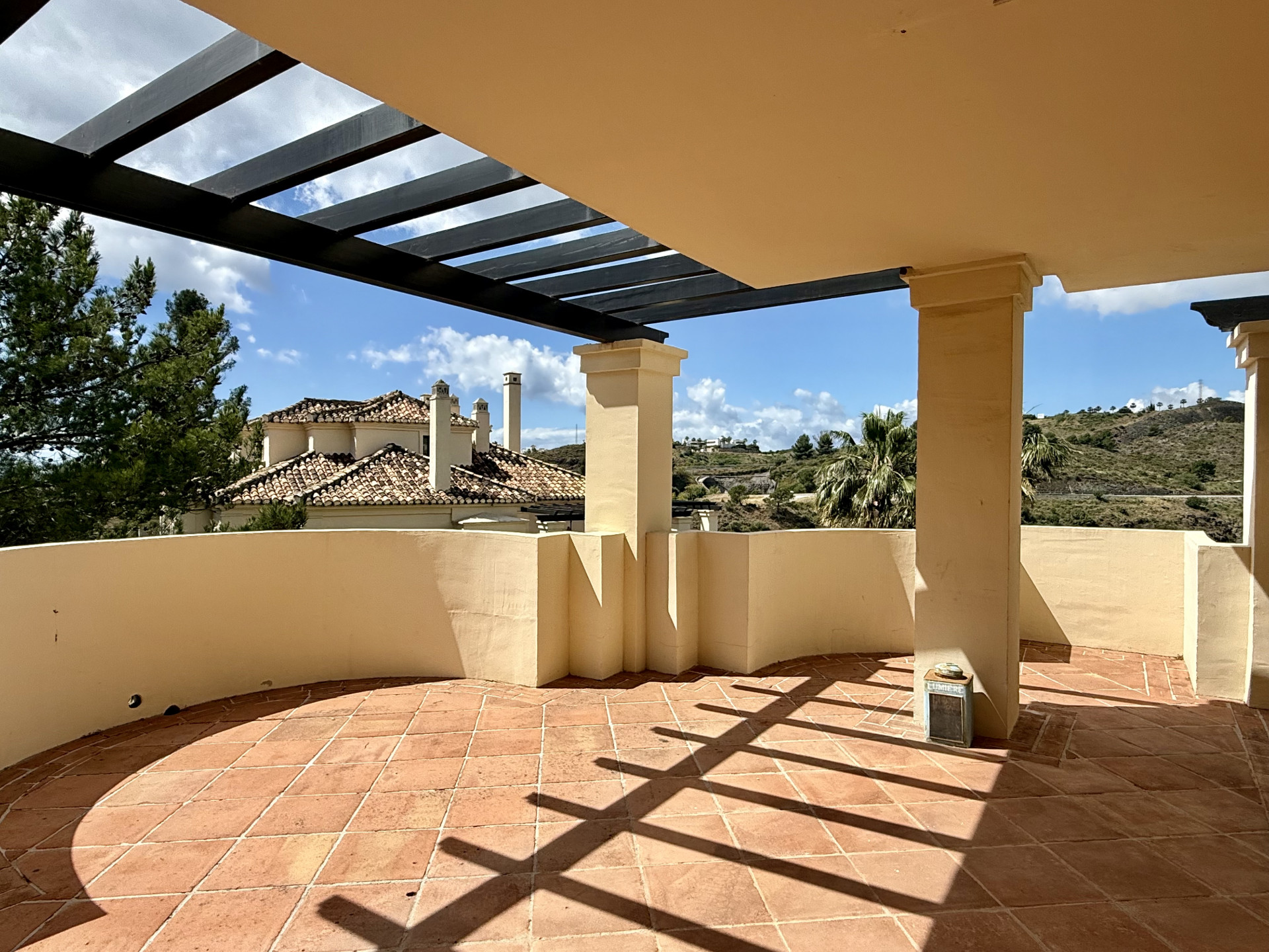 Spacious and Elegant 2-Bedroom Apartment in Capanes del Golf – Tranquility and Style