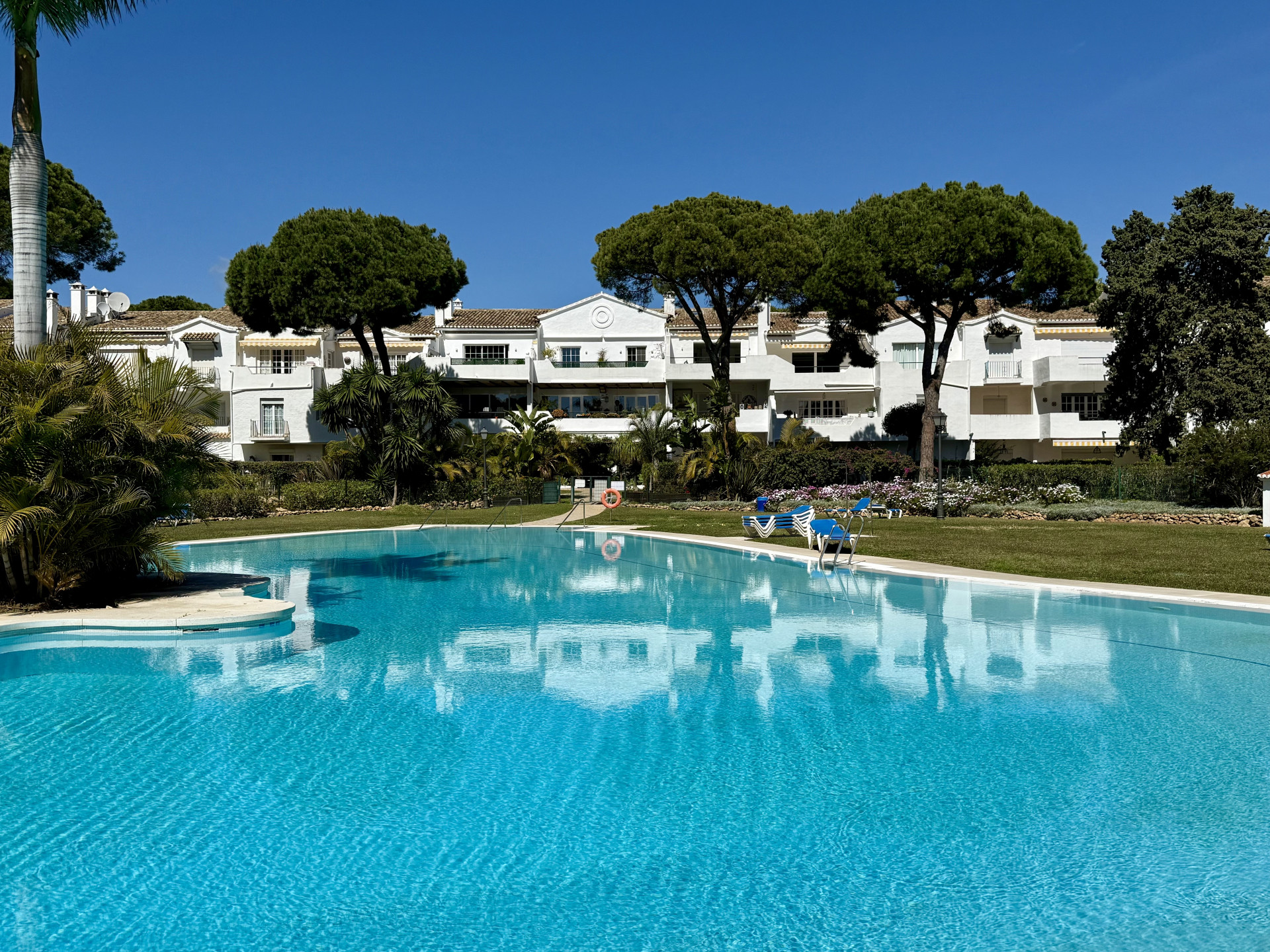 AVAILABLE ONLY JULY AND AUGUST. Beautiful residential complex with wonderful gardens and five communal swimming pools.
