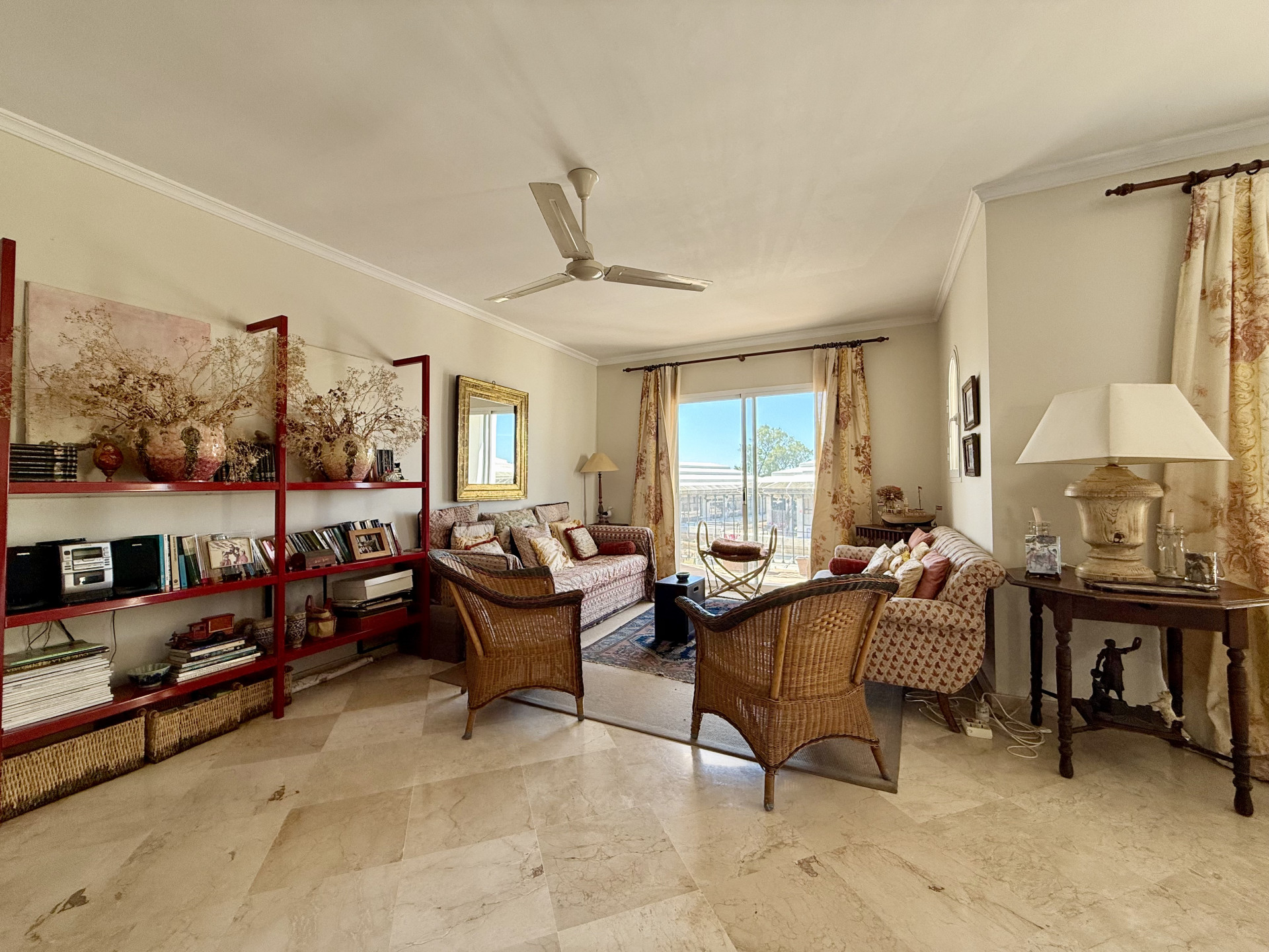 Spacious three-bedroom duplex penthouse with large terraces in Guadalmina Alta