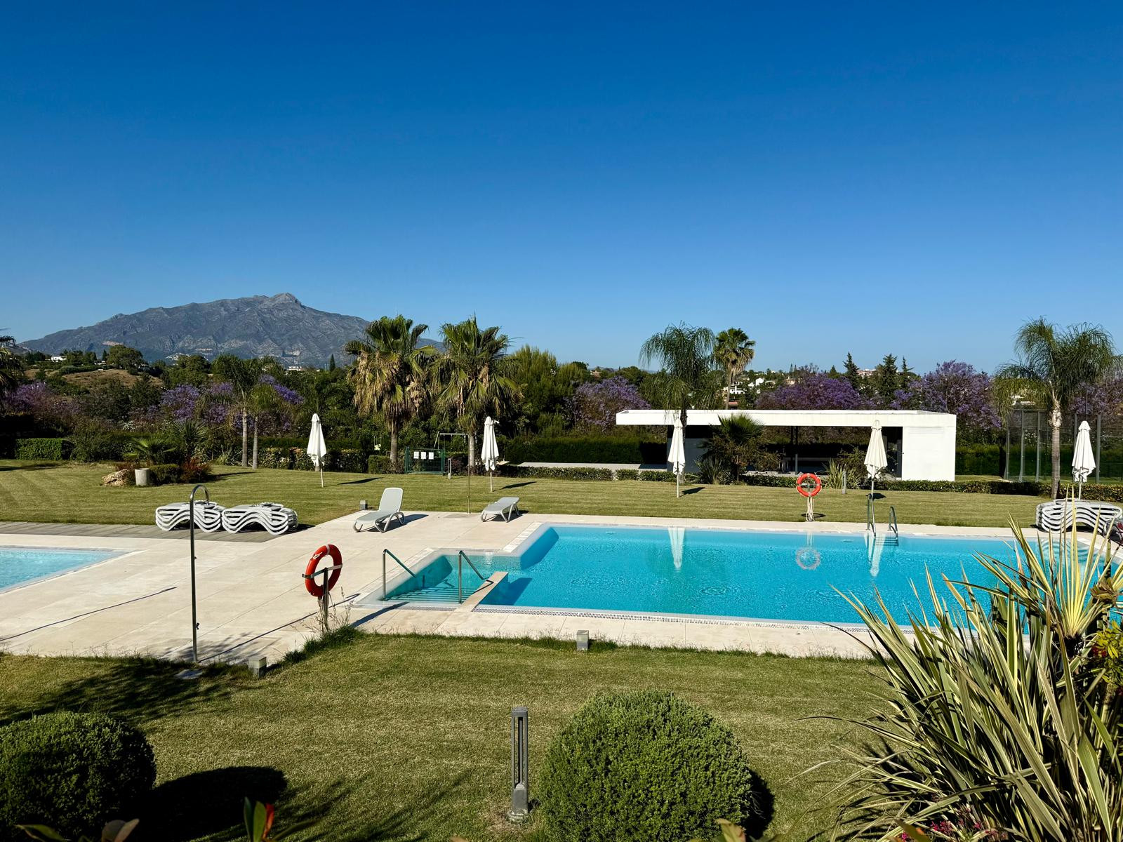 Exclusive ground floor corner apartment with large terrace and private garden in Marques de Guadalmina, East Estepona