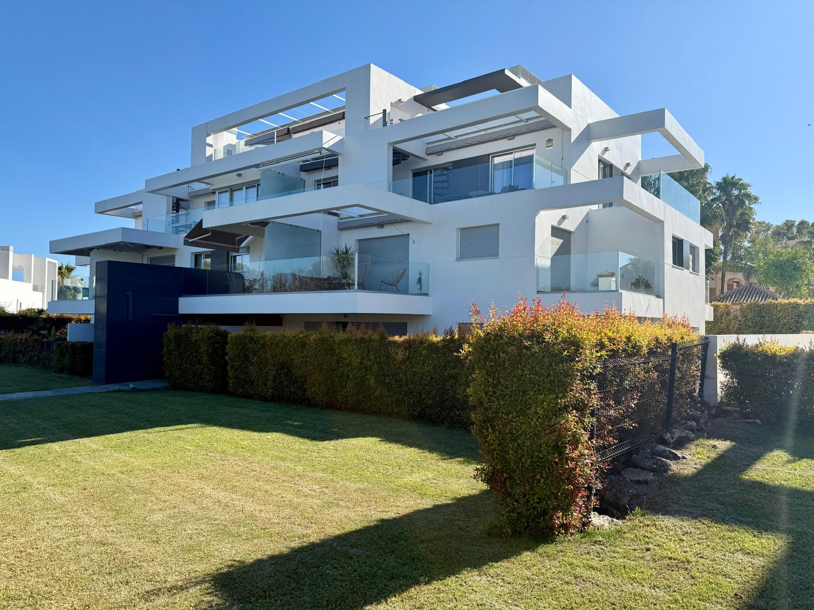 Exclusive ground floor corner apartment with large terrace and private garden in Marques de Guadalmina, East Estepona