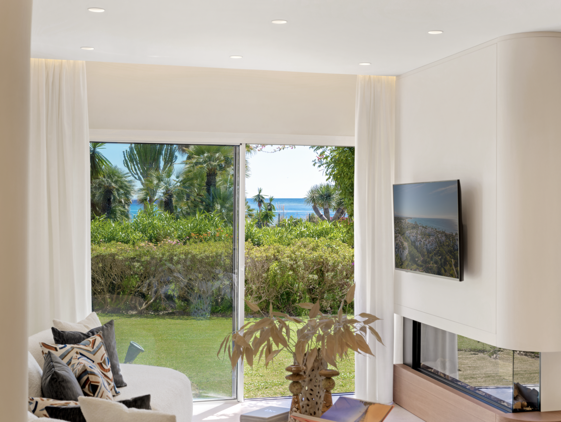 Perfectly positioned along Estepona’s New Golden Mile - Exclusive beachfront ground floor apartment