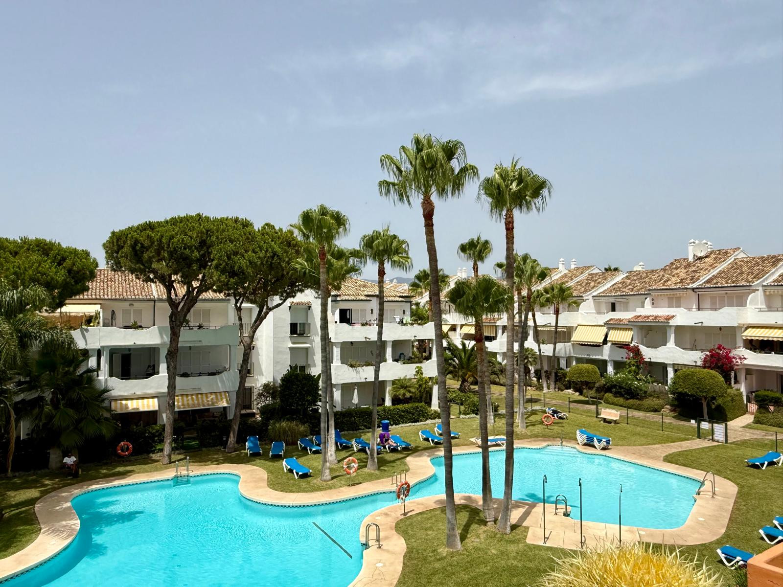 AVAILABLE ONLY FOR SEASONAL RENTAL -  SEE FULL DESCRIPTION!. Beautiful residential complex with stunning gardens and five communal swimming pools.