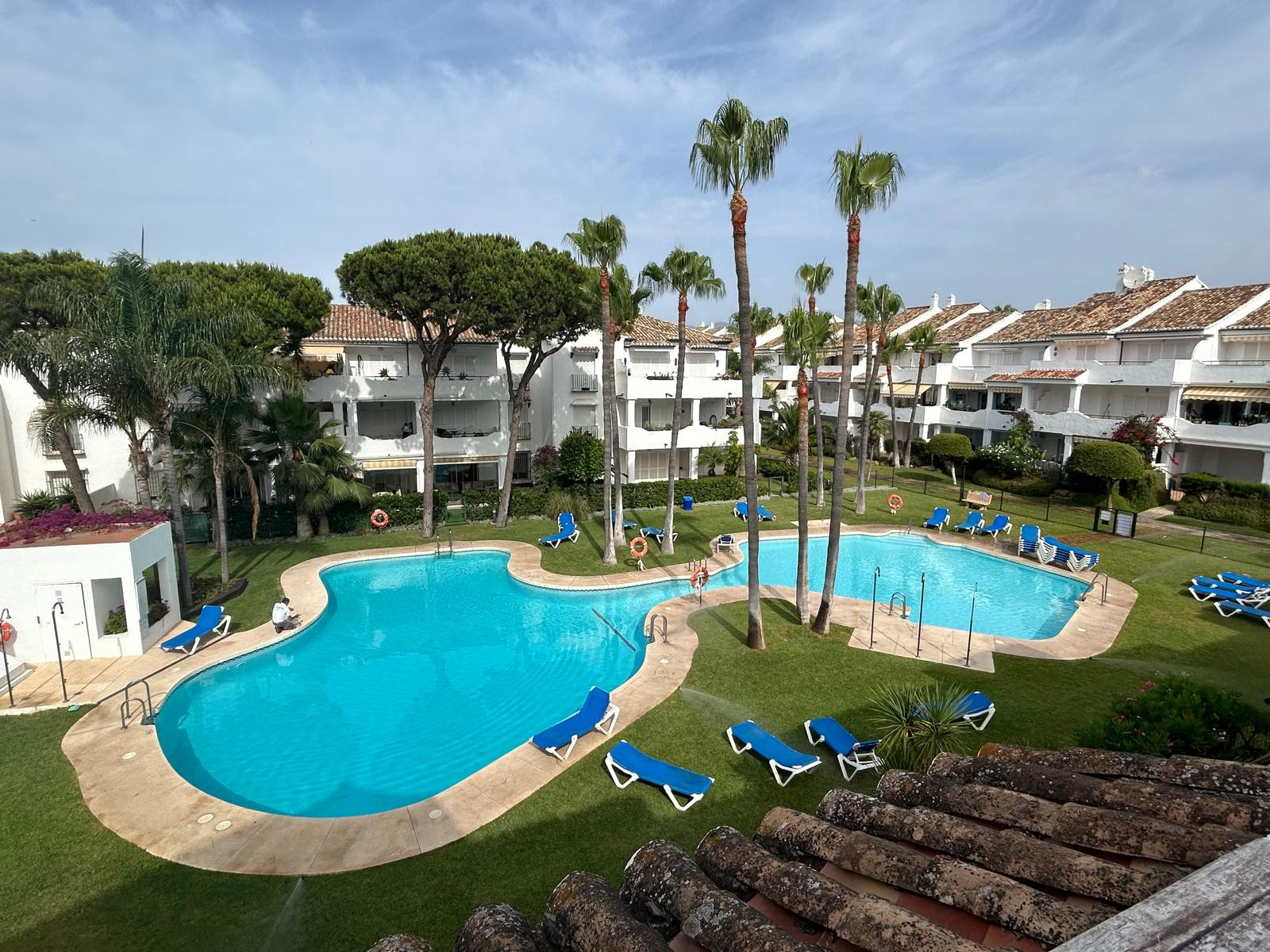 SOLO DISPONIBLE PARA ALQUILER DE TEMPORADA - ¡VER DESCRIPCIÓN COMPLETA!. Hermoso complejo residencial con impresionantes jardines y cinco piscinas comunitarias.