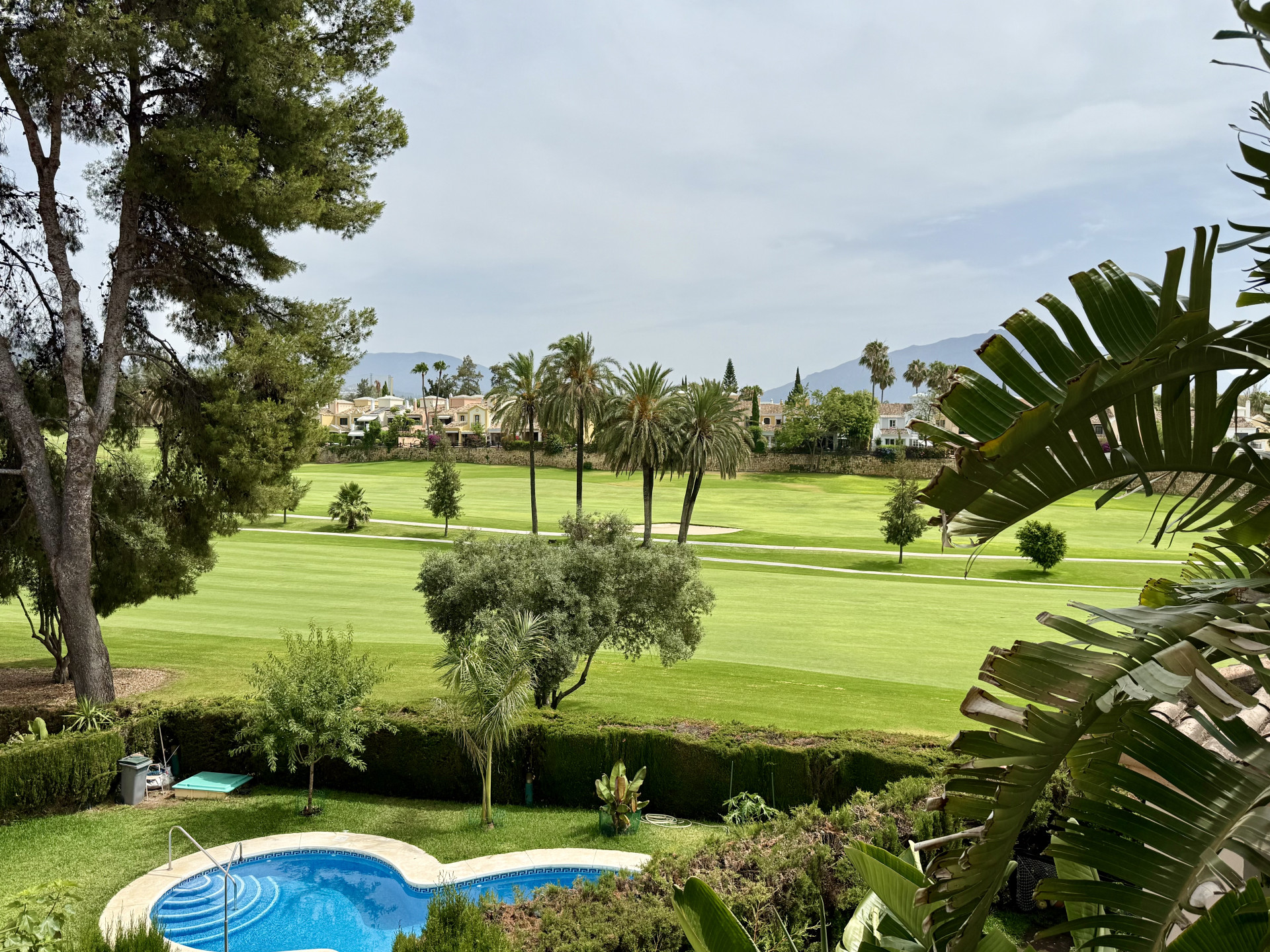 Semi-detached house on the front line of golf in Guadalmina Alta