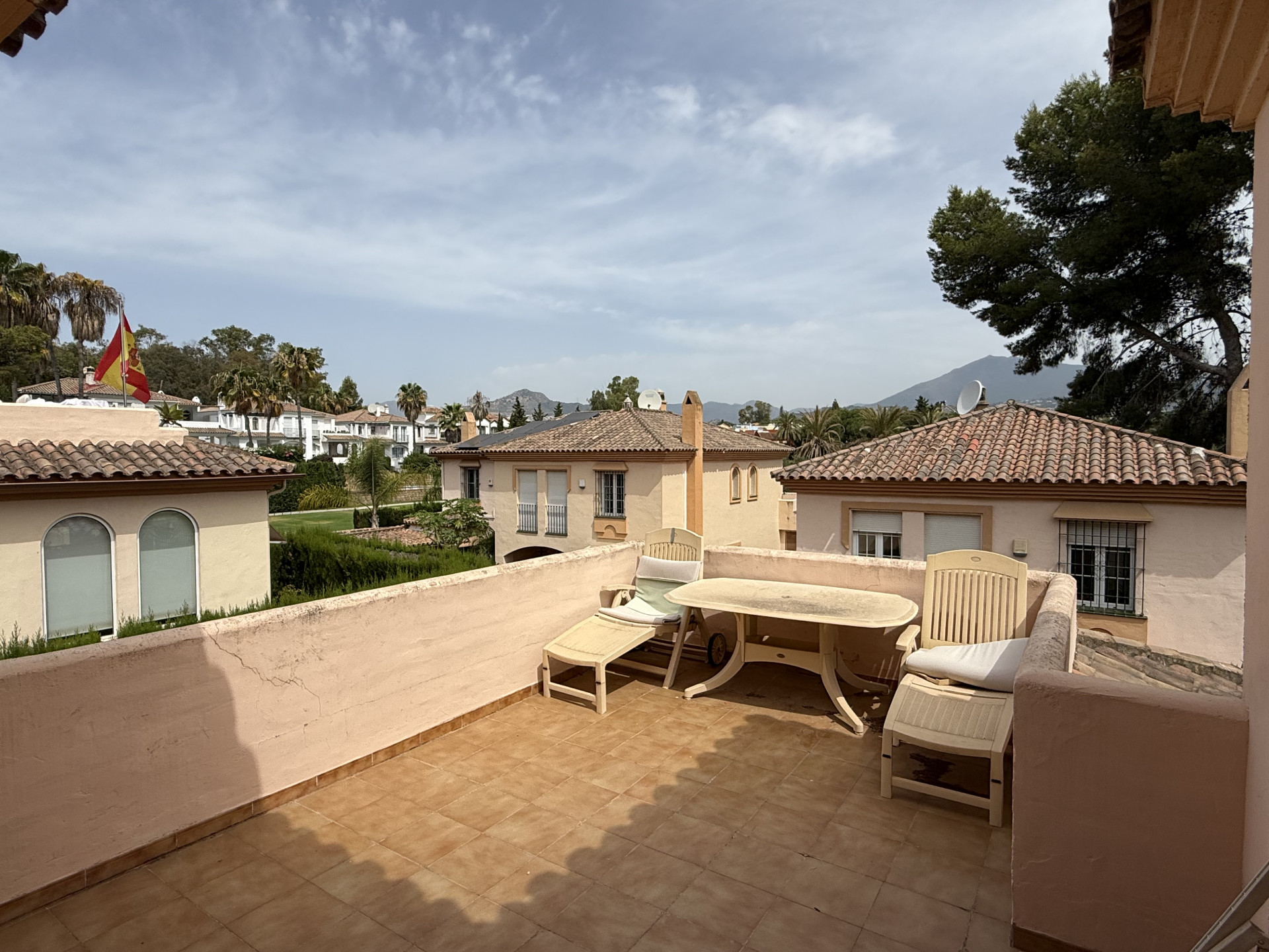 Semi-detached house on the front line of golf in Guadalmina Alta