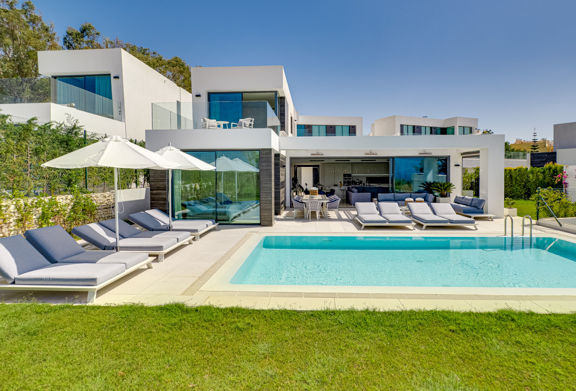 Extensive, newly completed villa in a prestigious complex with super sea view...