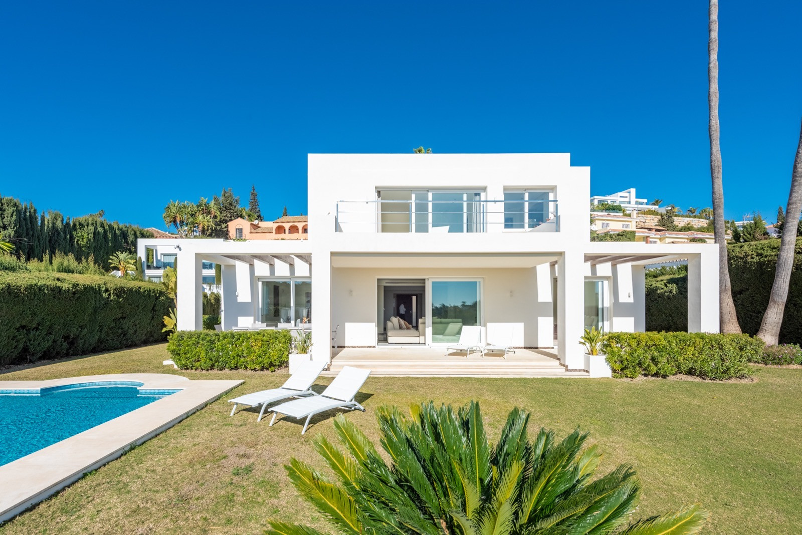 Luxury Frontline Golf Villa with Heated Pool in El Paraíso