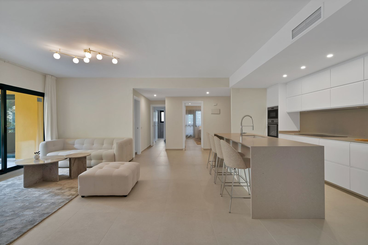 Image 1: квартира For sale, San Pedro de Alcántara, €695,000 [CP006414]