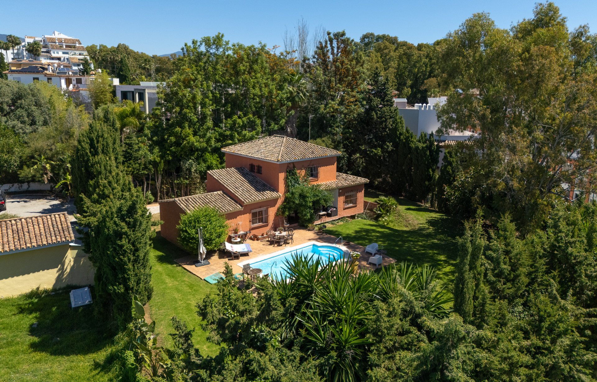 Einzigartige Gelegenheit; Villa mit großem Renovierungspotenzial
