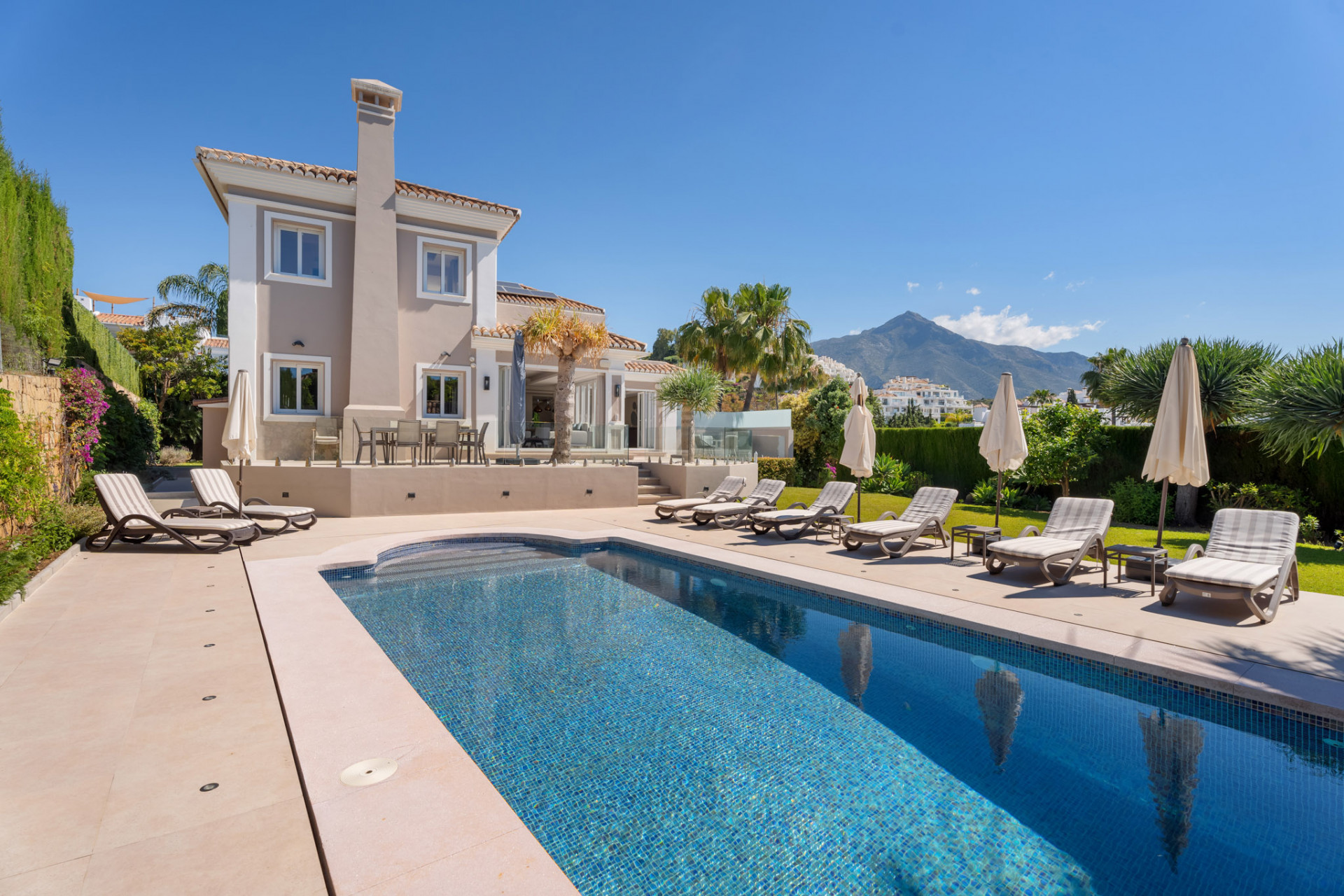 Exclusiva Villa de Lujo en Nueva Andalucía, Marbella