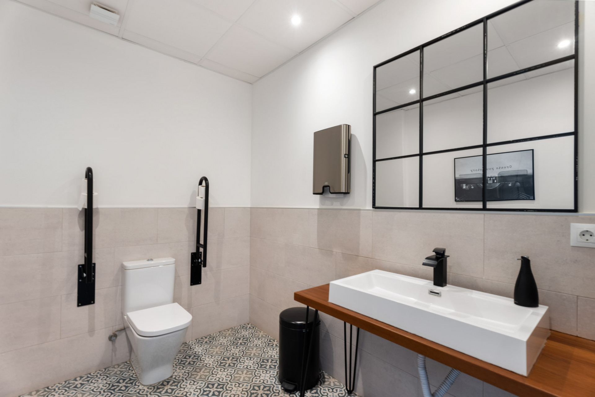 Exclusive 11-Bedroom Boutique Hotel in the Old Town of Estepona, just 2 minutes walking distance to the Beach.