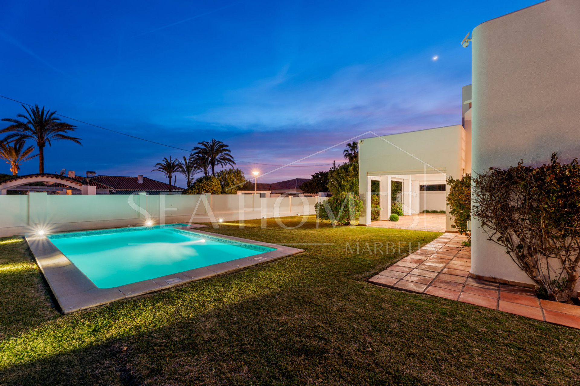 OPPORTUNITY-PRICE JUST REDUCED FOR A QUICK SALE: Stunning Luxury Front Line Beach Villa in Marbesa, Marbella East